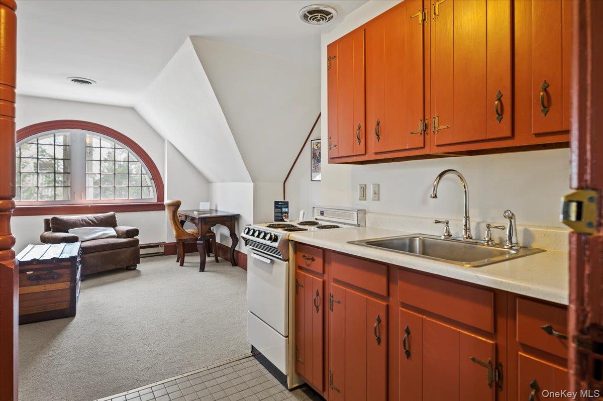 605 North Broadway Out of NYC Call Listing Agent, NY 12866