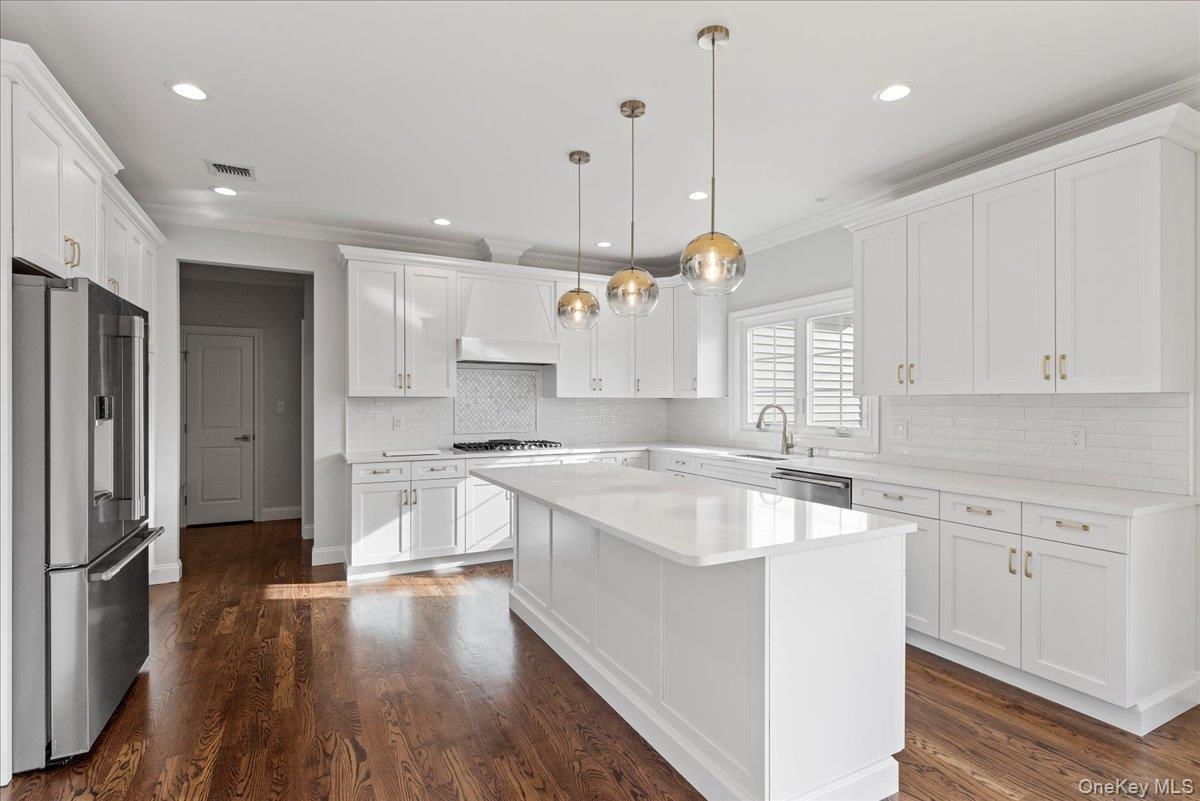 3421 Hawthorne Drive N Wantagh Wantagh, NY 11793