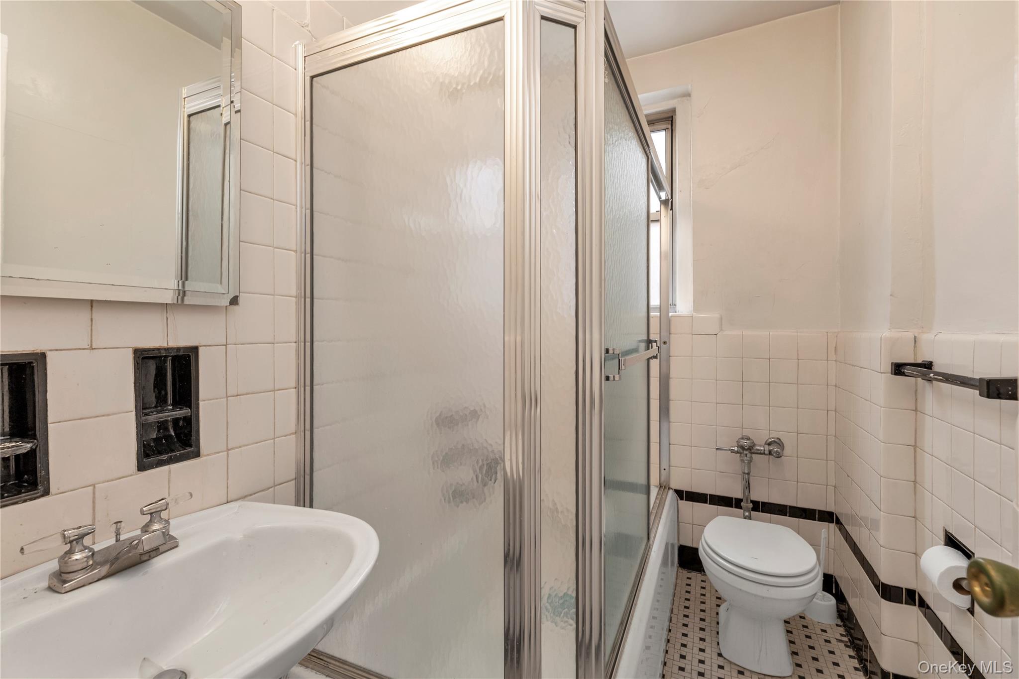 76-12 35th Avenue 1-B Jackson Heights Jackson Heights, NY 11372