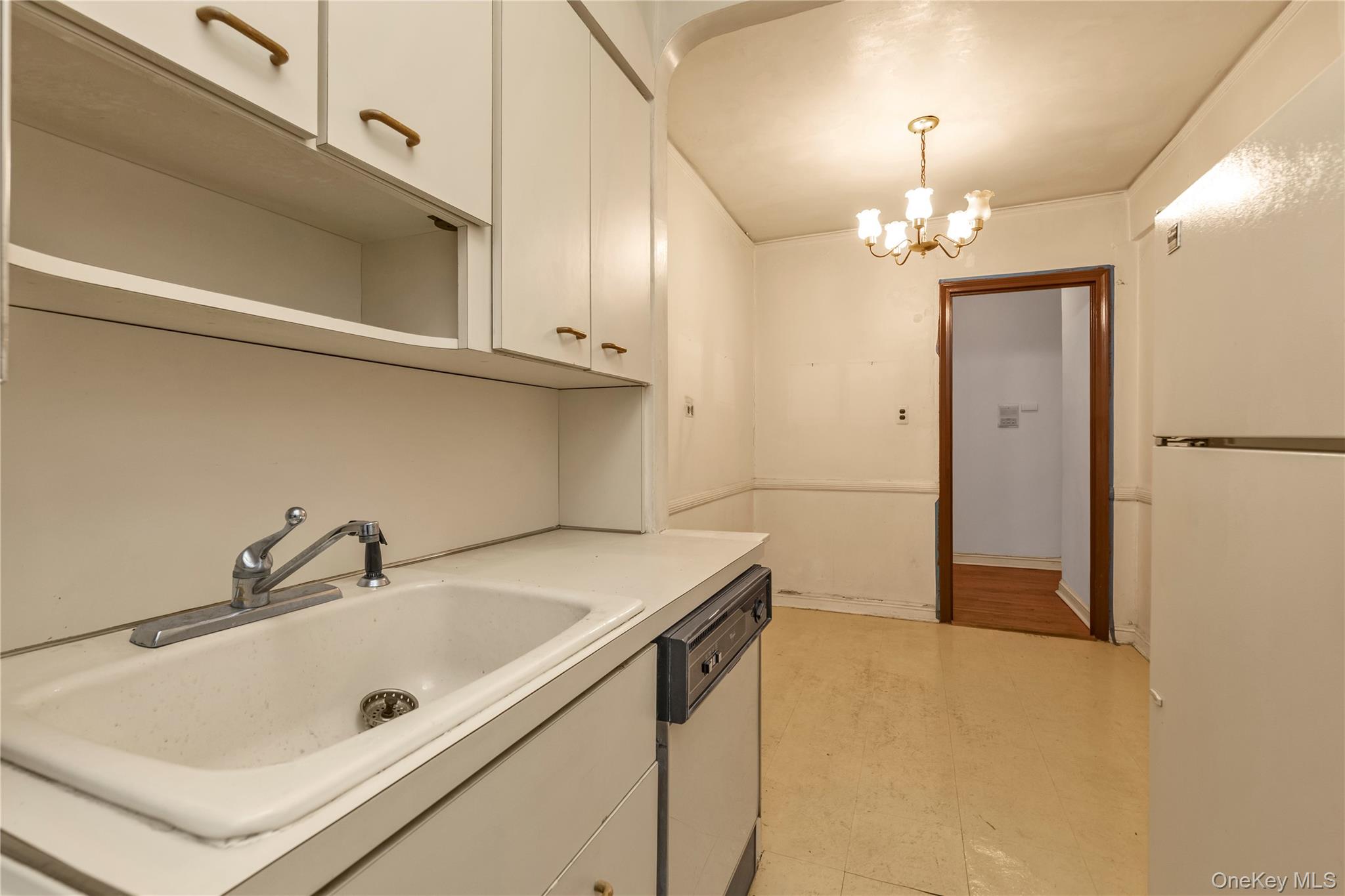 76-12 35th Avenue 1-B Jackson Heights Jackson Heights, NY 11372