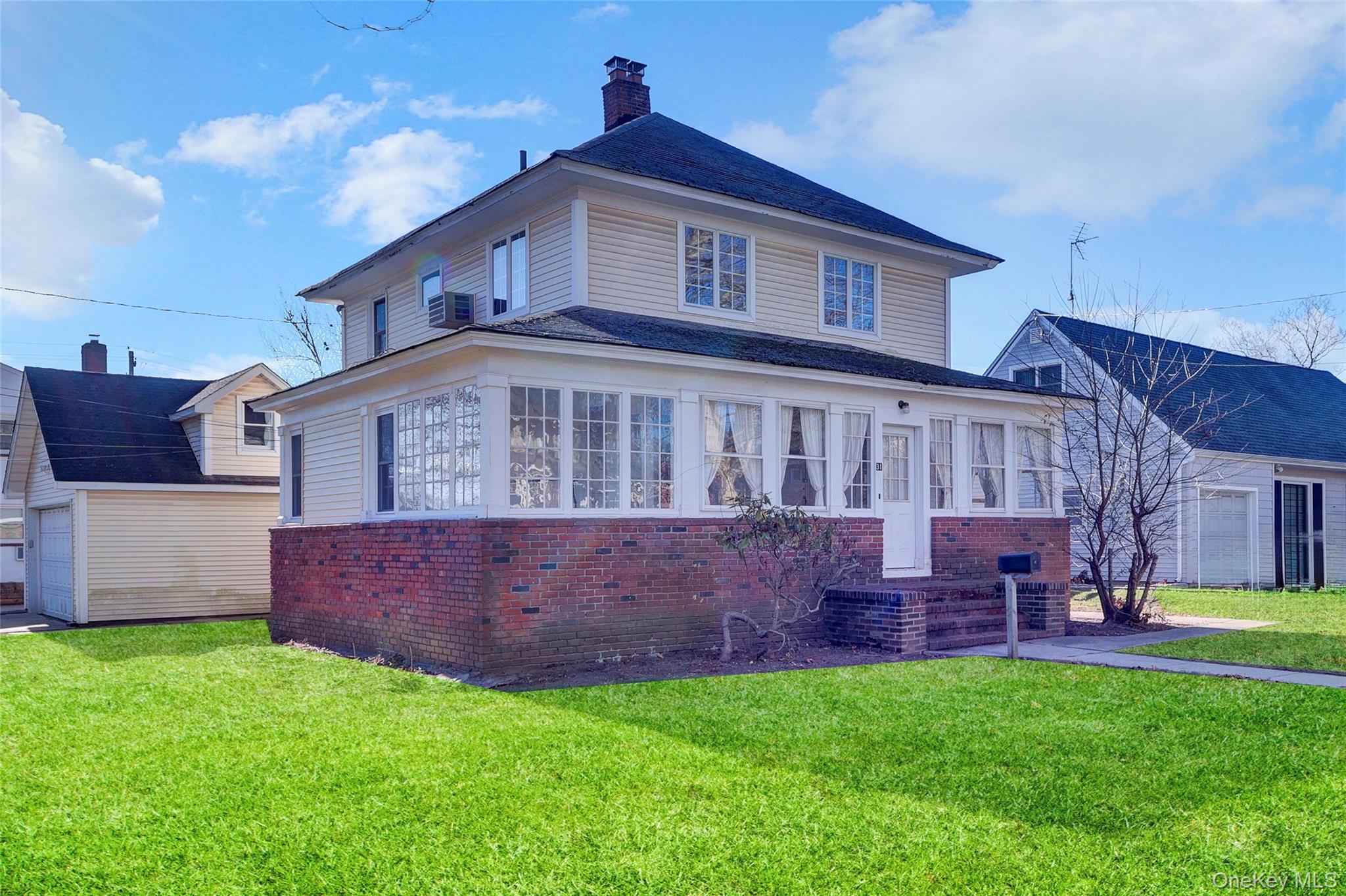 31 Hiawatha Drive Brightwaters Brightwaters, NY 11718