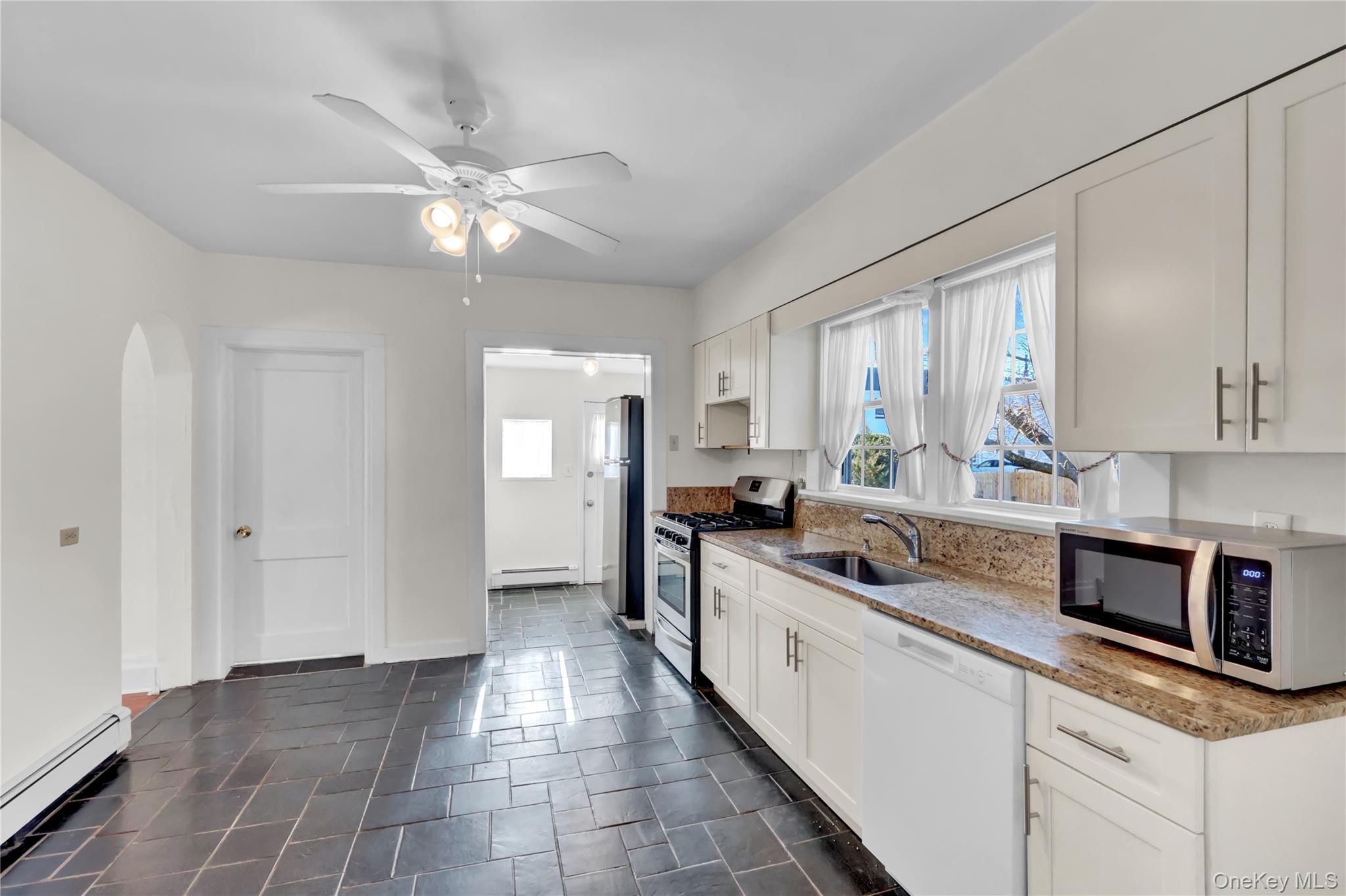 31 Hiawatha Drive Brightwaters Brightwaters, NY 11718