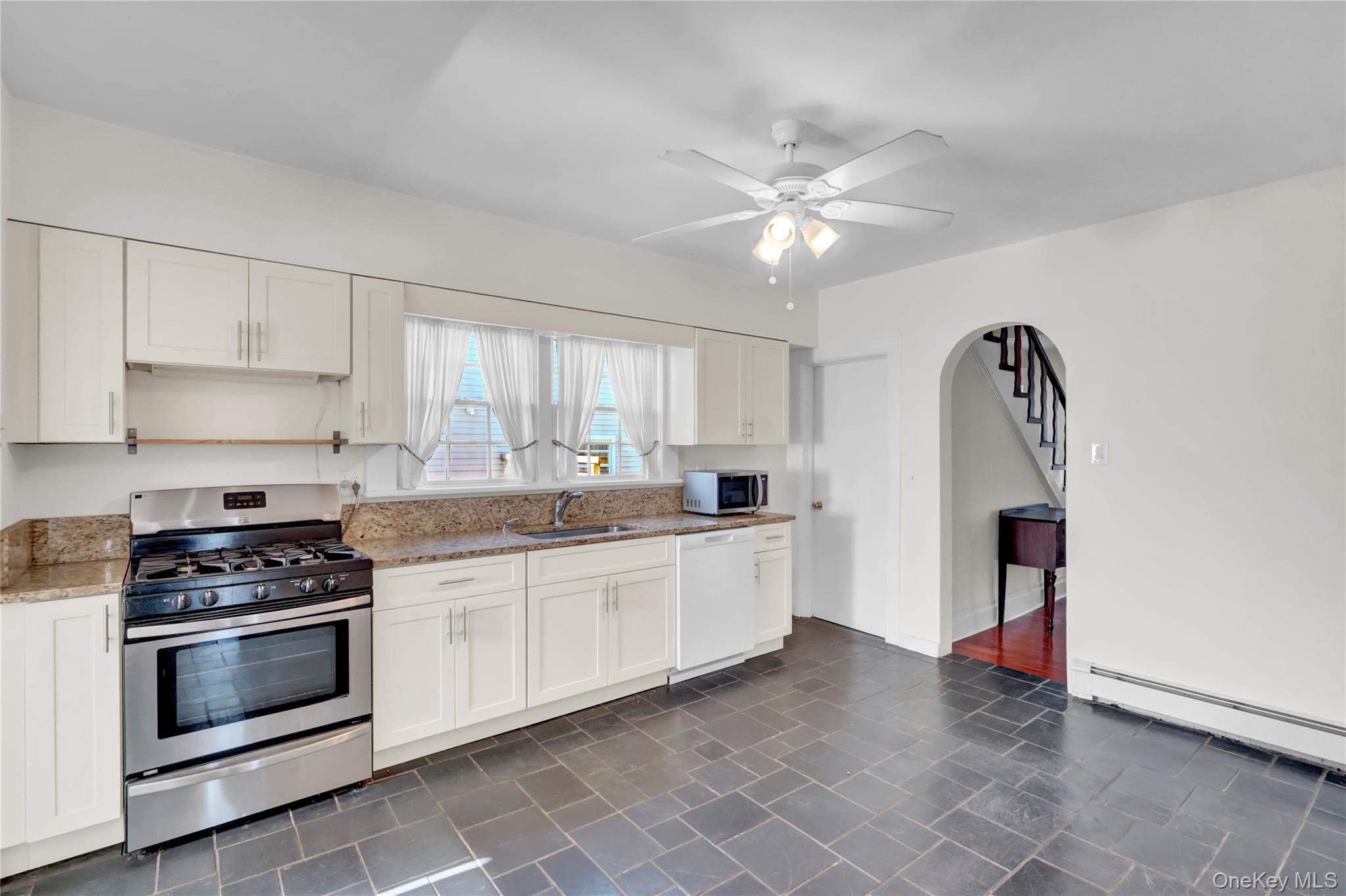 31 Hiawatha Drive Brightwaters Brightwaters, NY 11718