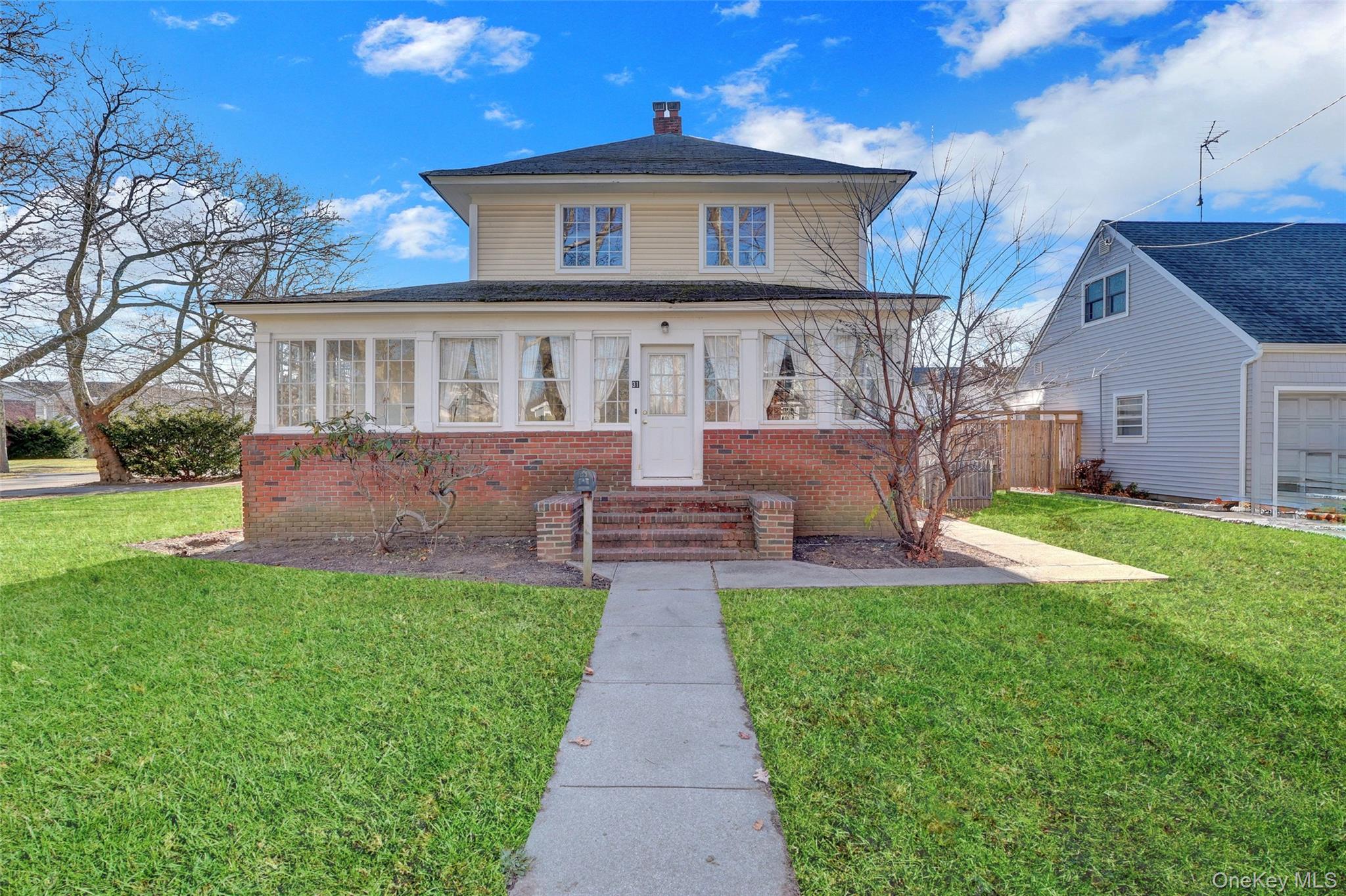 31 Hiawatha Drive Brightwaters Brightwaters, NY 11718