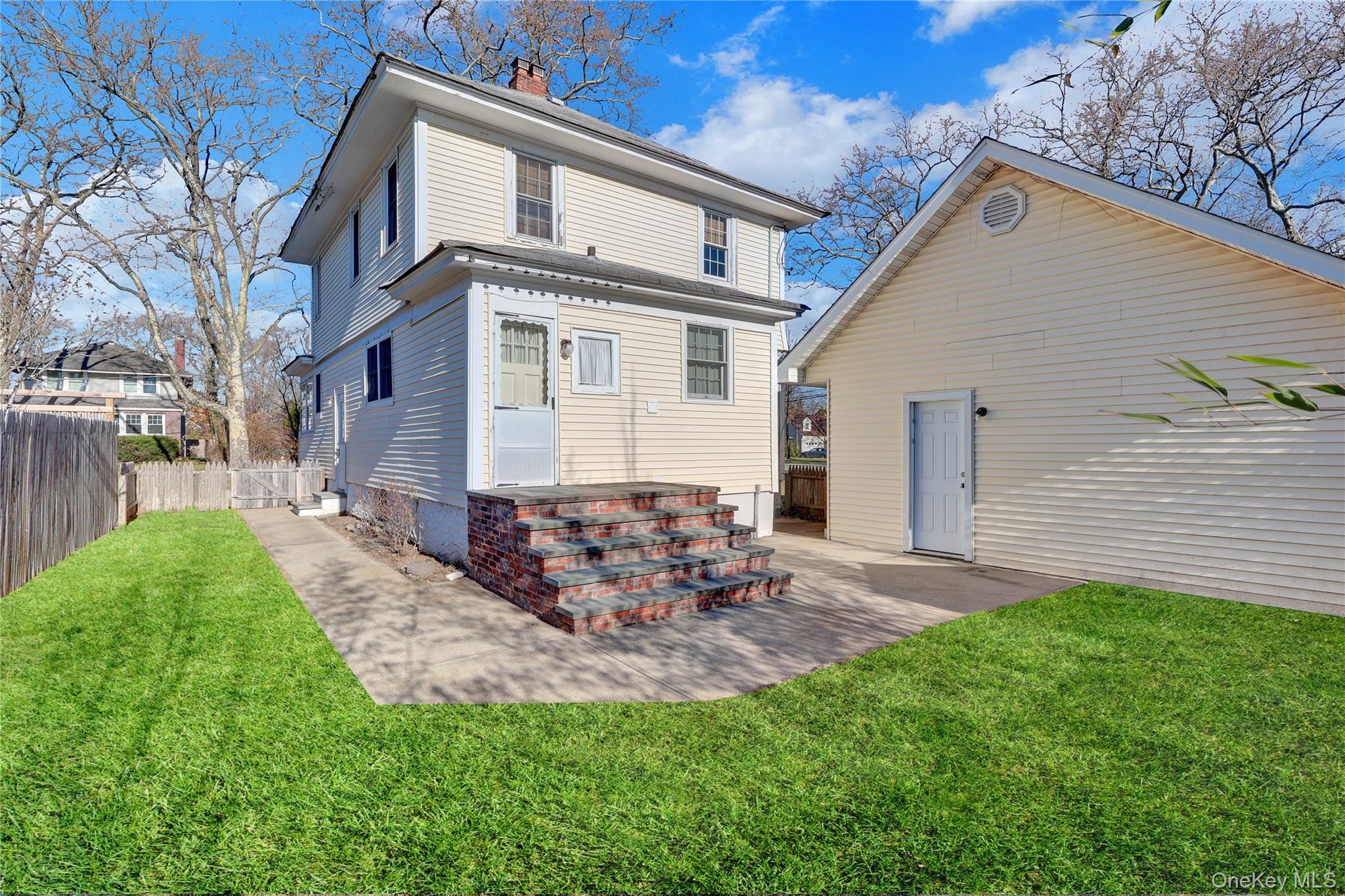 31 Hiawatha Drive Brightwaters Brightwaters, NY 11718