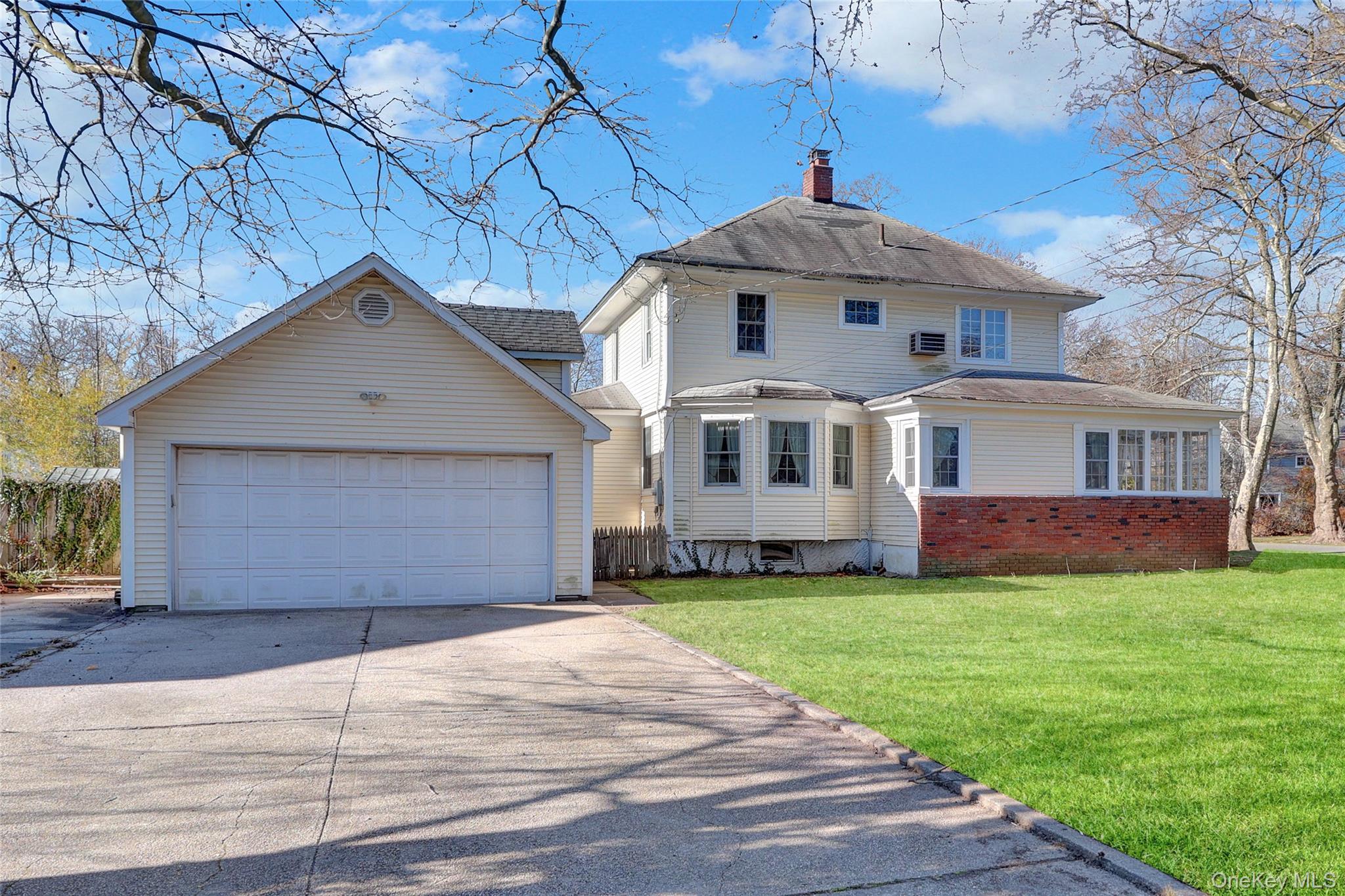 31 Hiawatha Drive Brightwaters Brightwaters, NY 11718