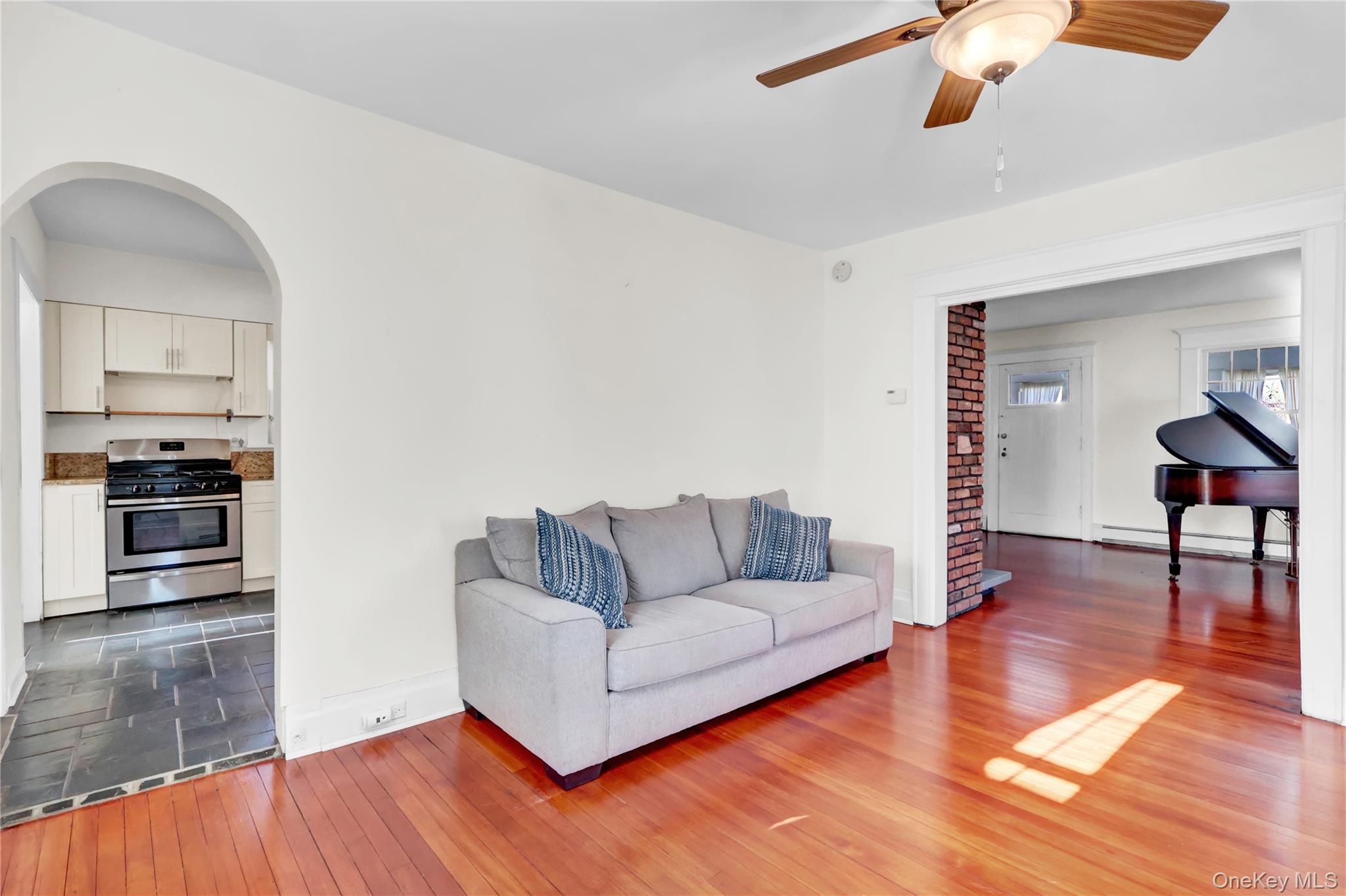 31 Hiawatha Drive Brightwaters Brightwaters, NY 11718