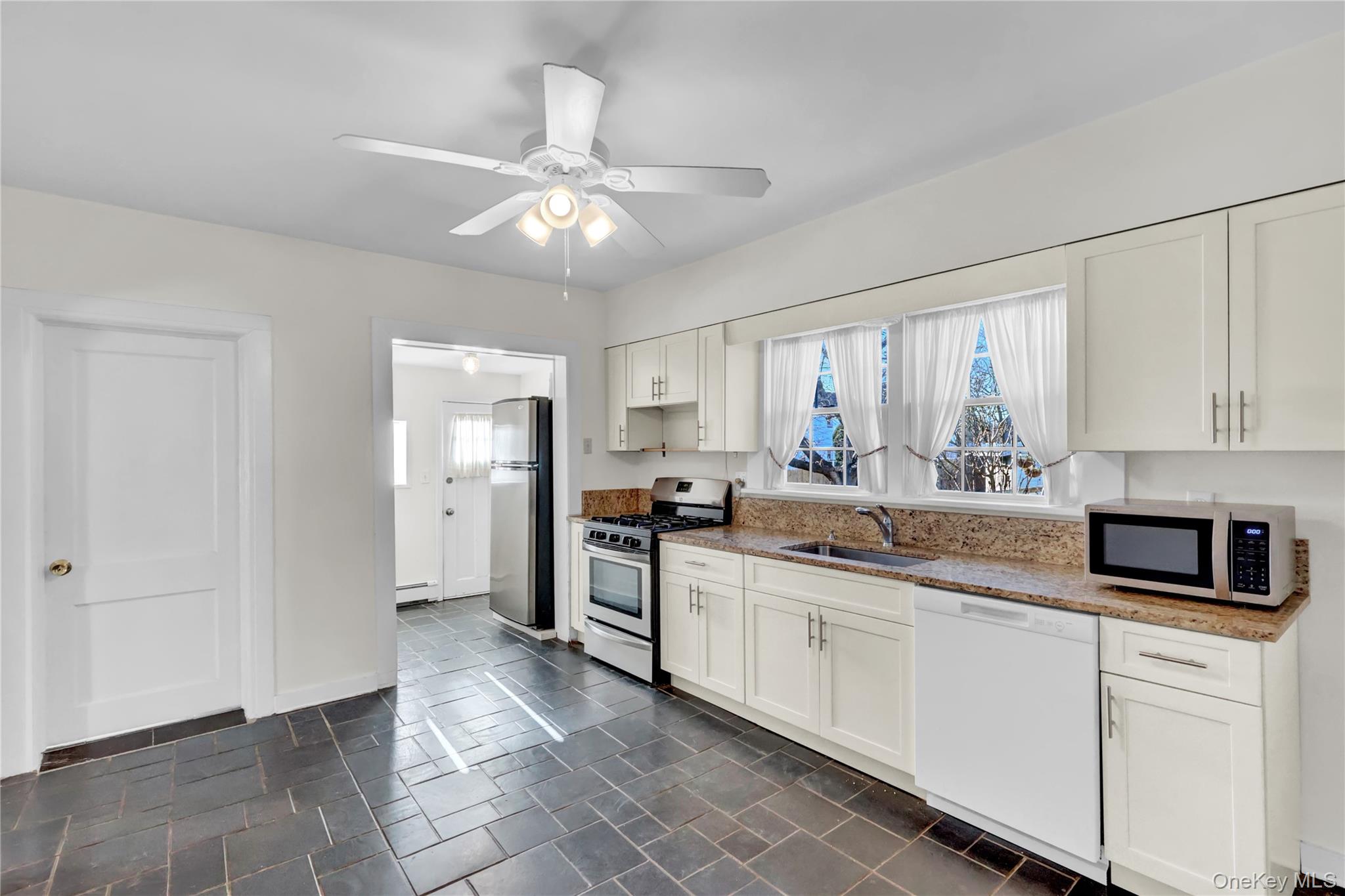 31 Hiawatha Drive Brightwaters Brightwaters, NY 11718