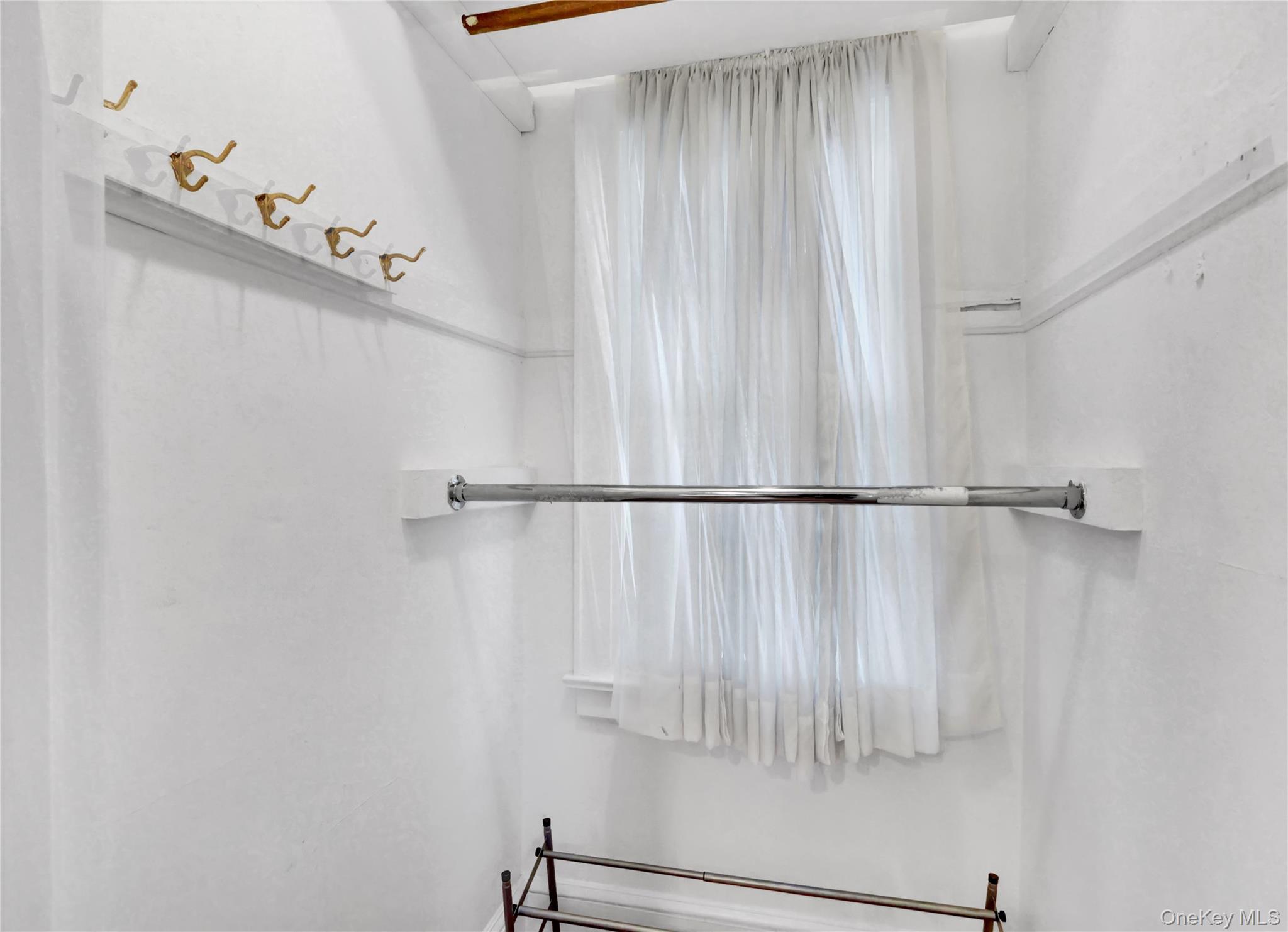 31 Hiawatha Drive Brightwaters Brightwaters, NY 11718