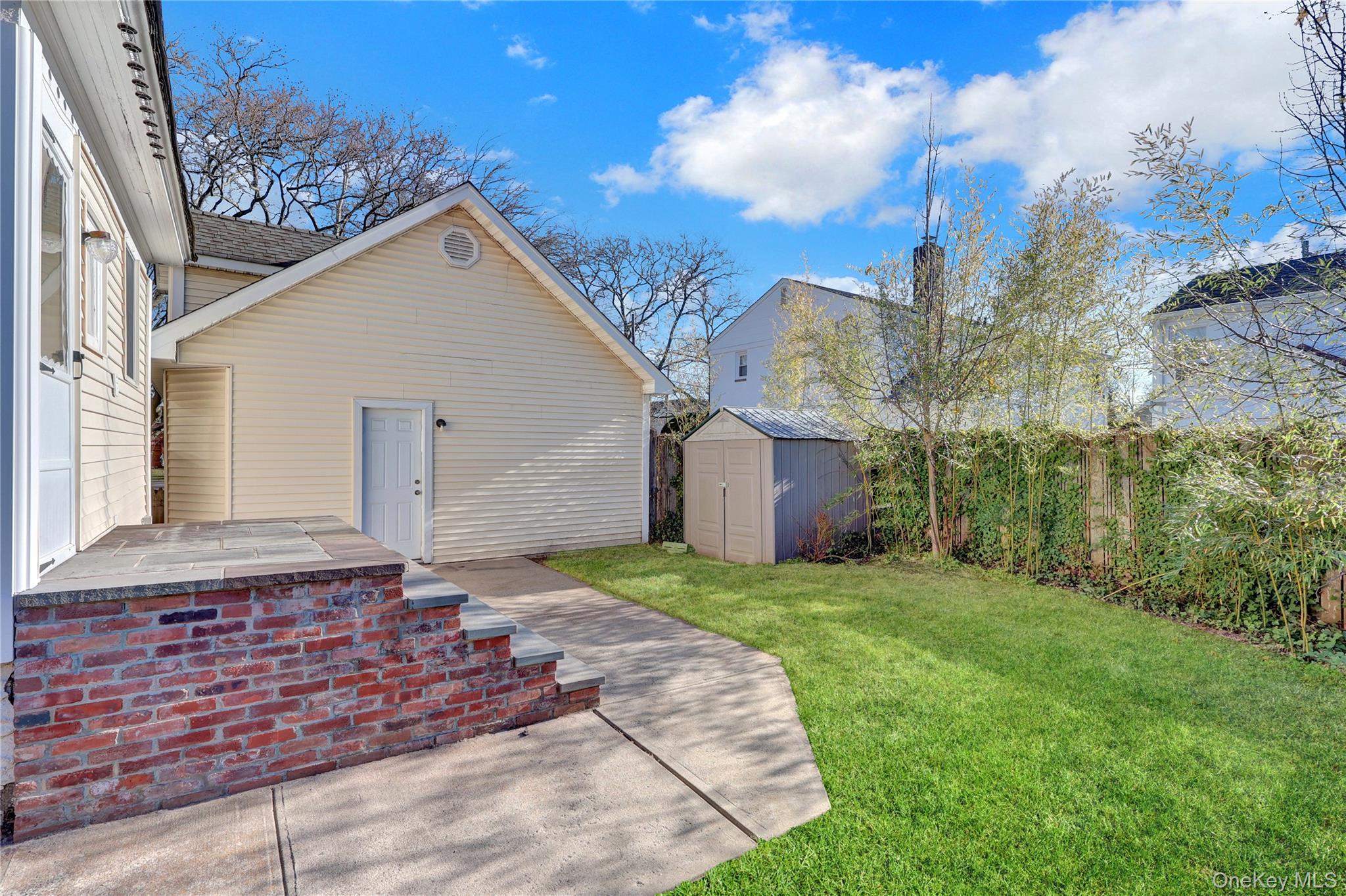 31 Hiawatha Drive Brightwaters Brightwaters, NY 11718