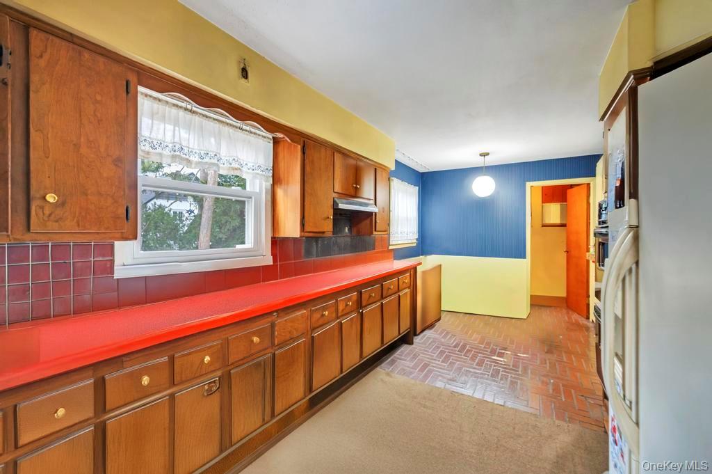 441 Roslyn Road East Williston, NY 11596