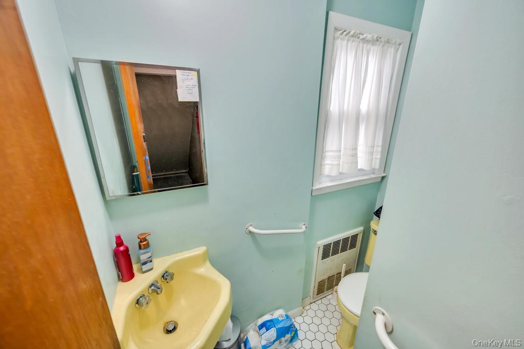 441 Roslyn Road East Williston, NY 11596