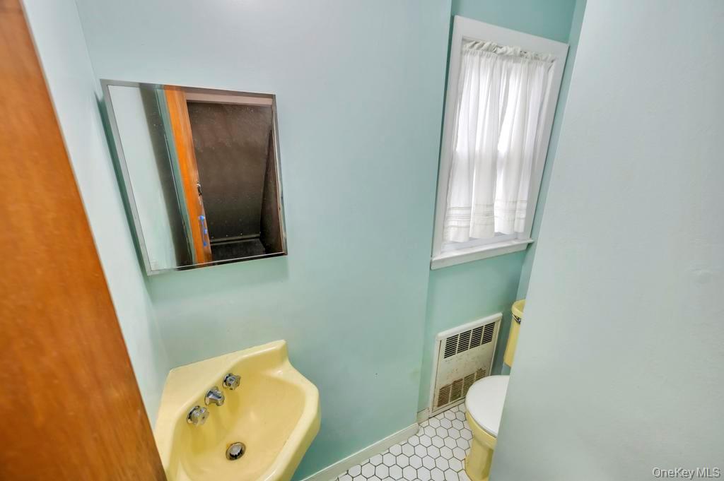 441 Roslyn Road East Williston, NY 11596