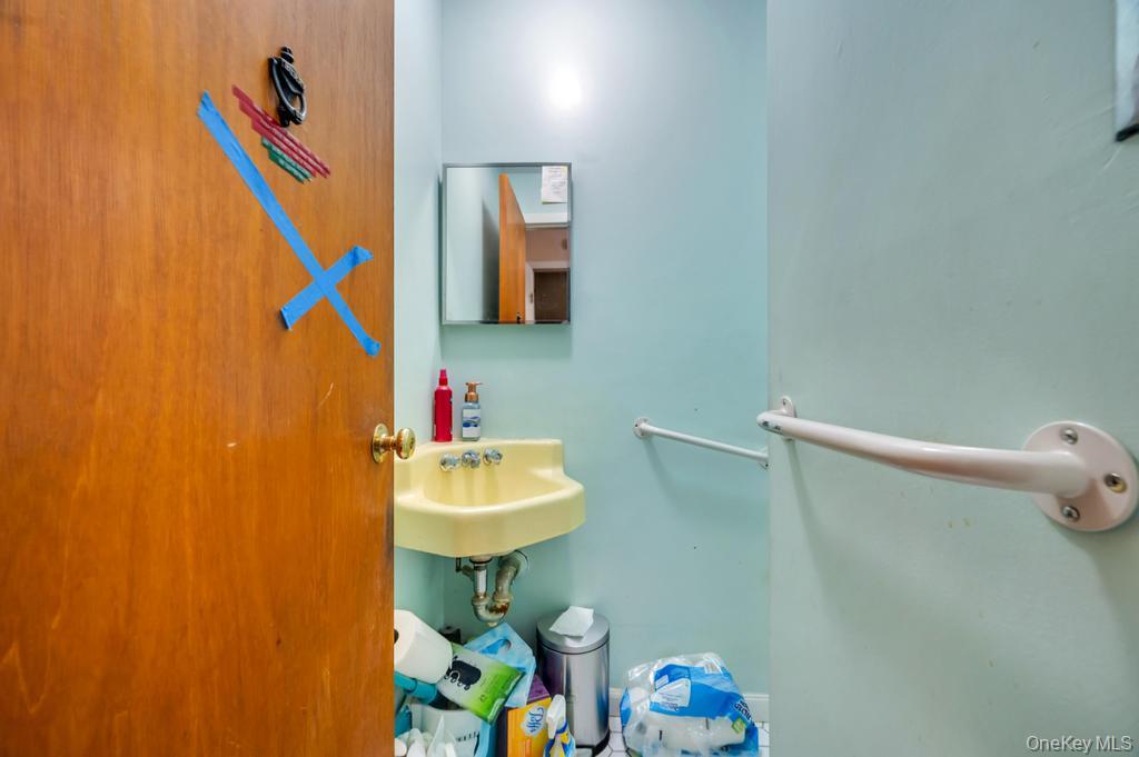 441 Roslyn Road East Williston, NY 11596