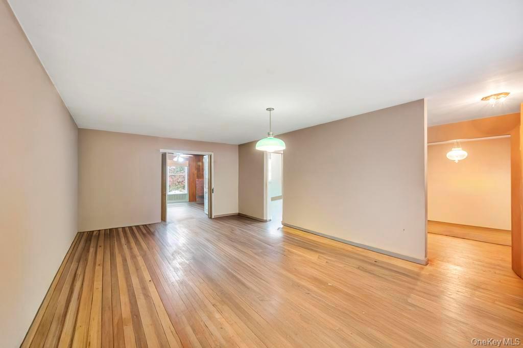 441 Roslyn Road East Williston, NY 11596