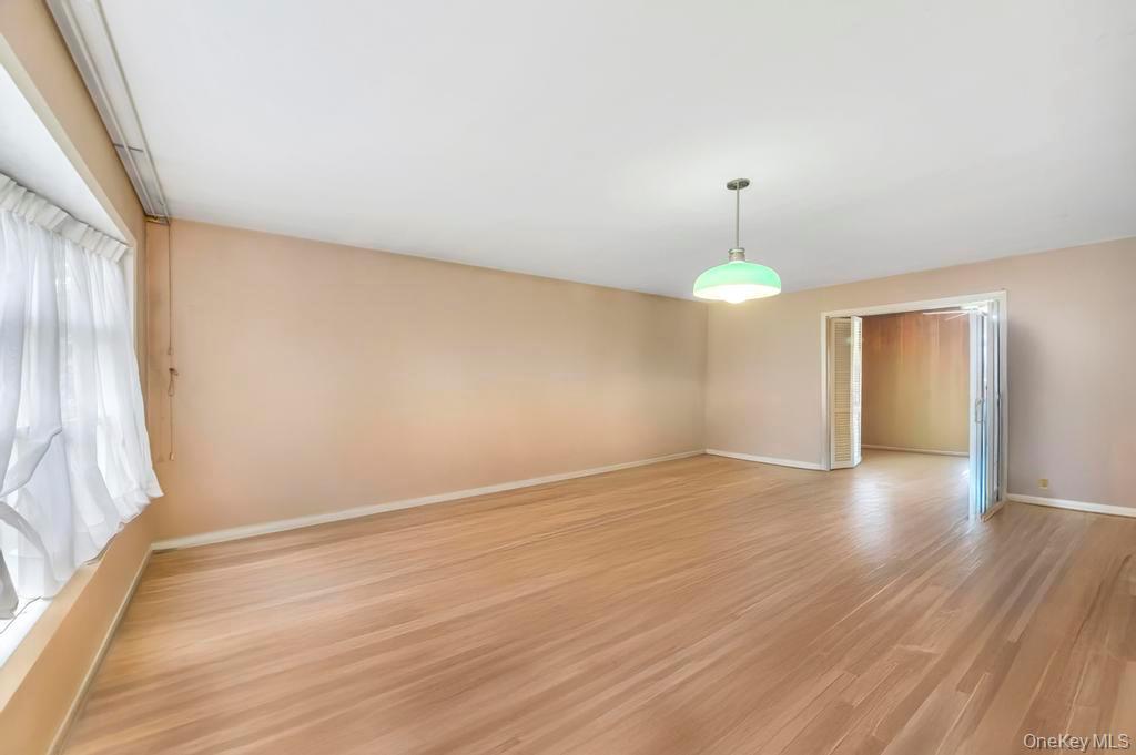 441 Roslyn Road East Williston, NY 11596