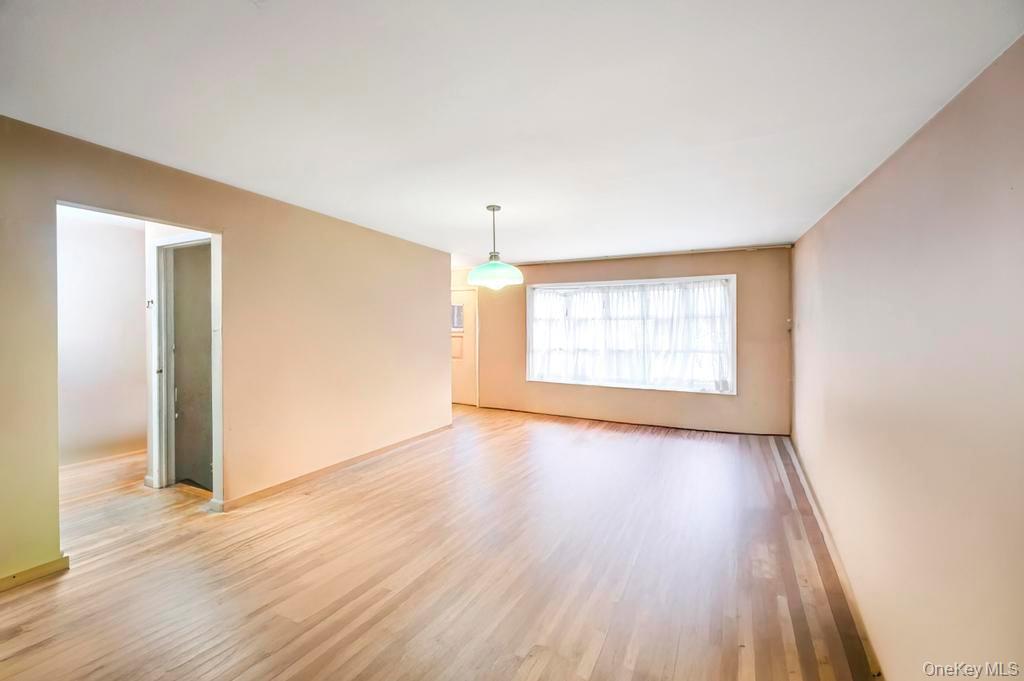 441 Roslyn Road East Williston, NY 11596