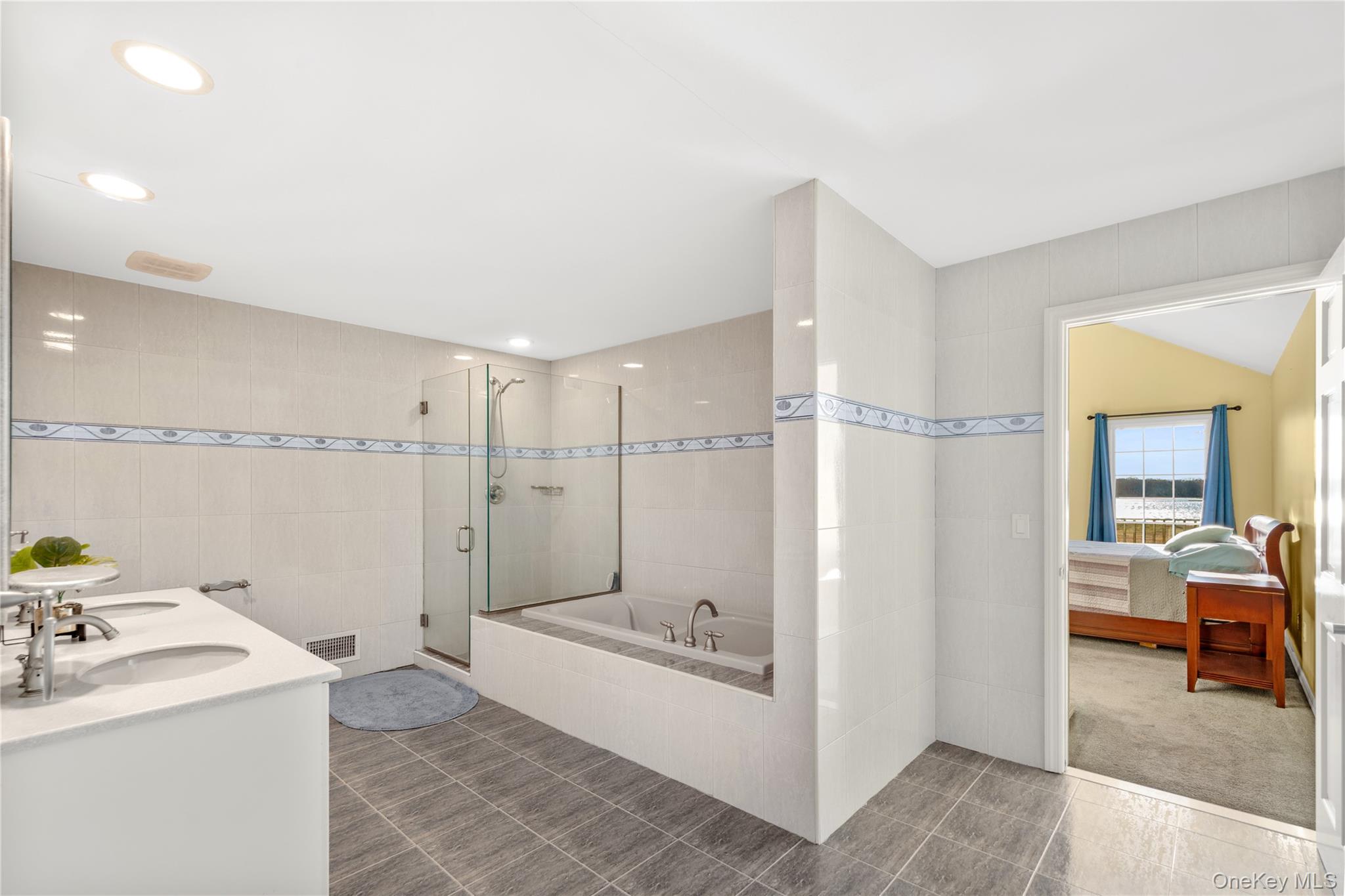 28 Old Neck Road S Center Moriches Center Moriches, NY 11934