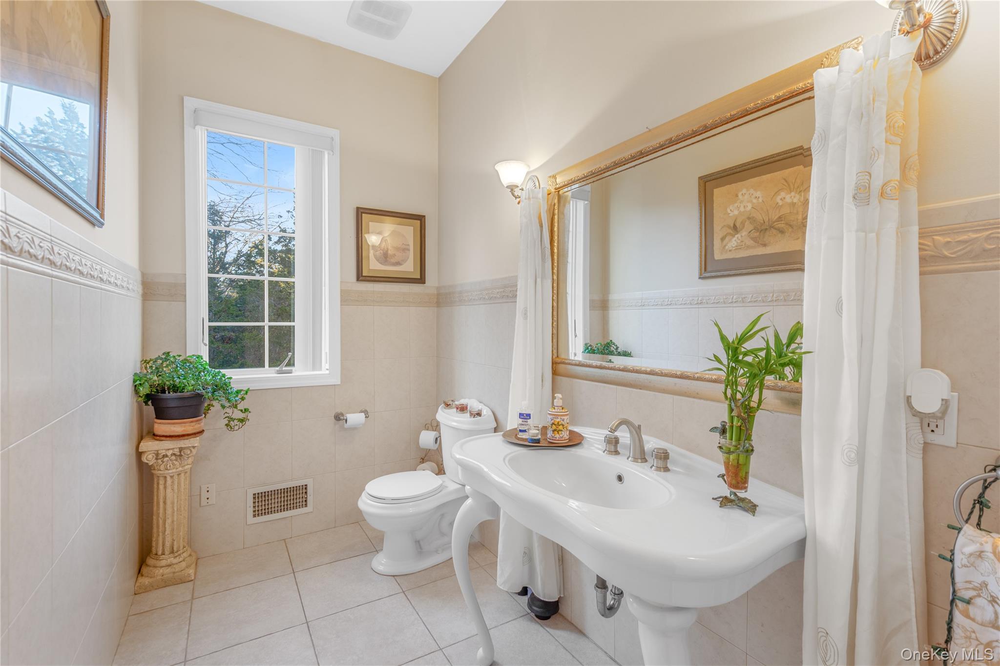 28 Old Neck Road S Center Moriches Center Moriches, NY 11934