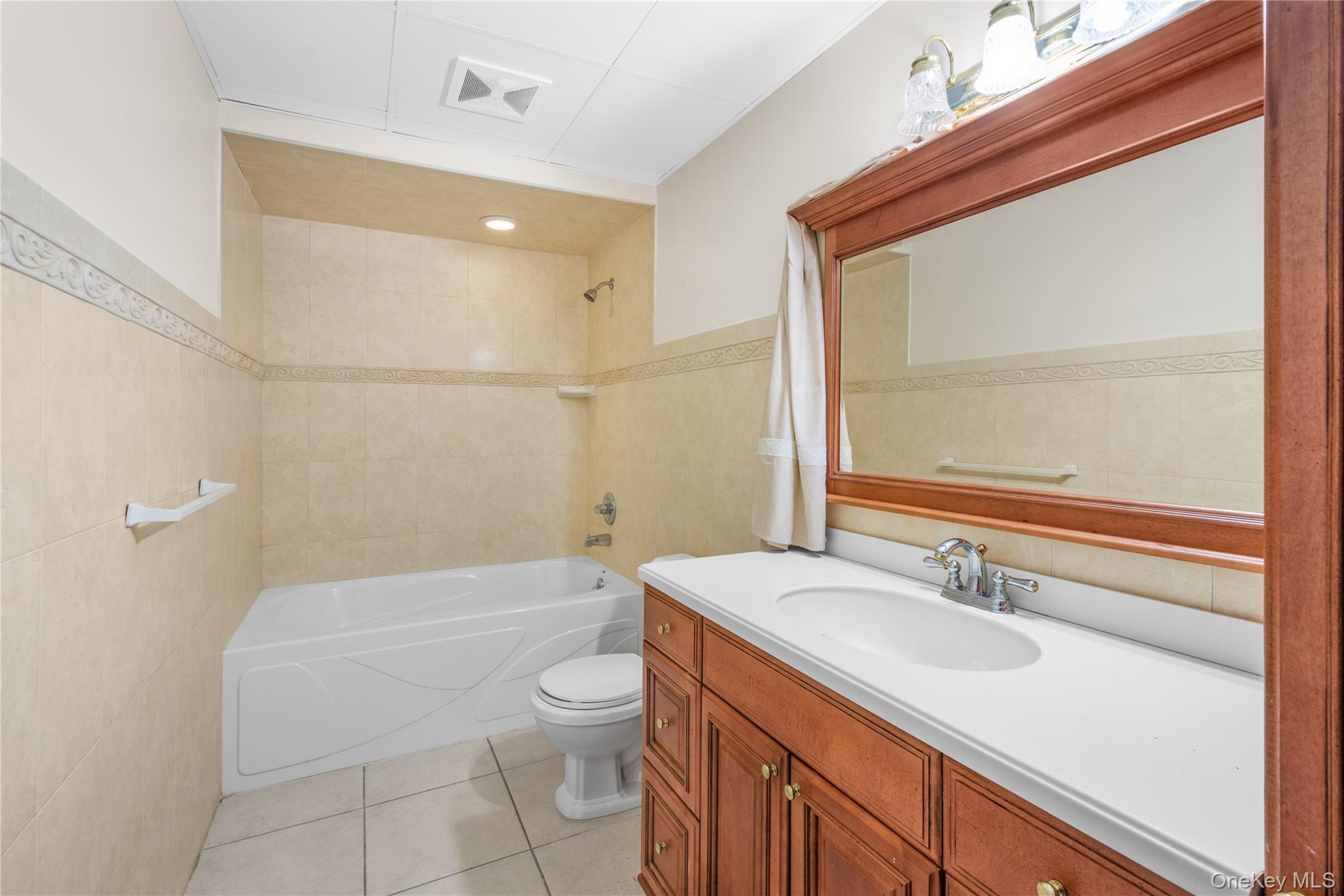 28 Old Neck Road S Center Moriches Center Moriches, NY 11934