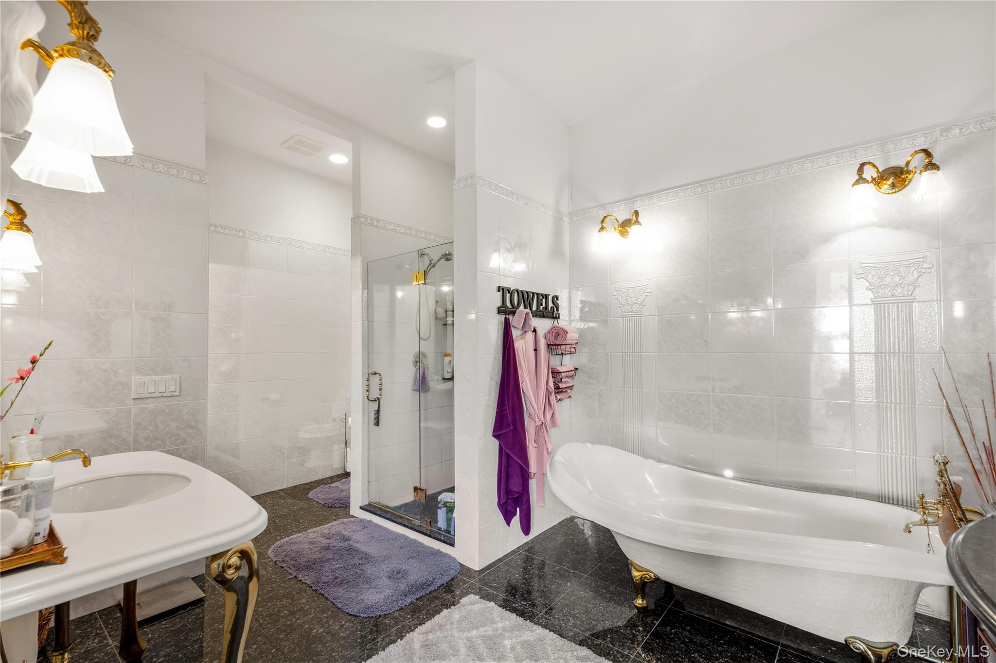 28 Old Neck Road S Center Moriches Center Moriches, NY 11934