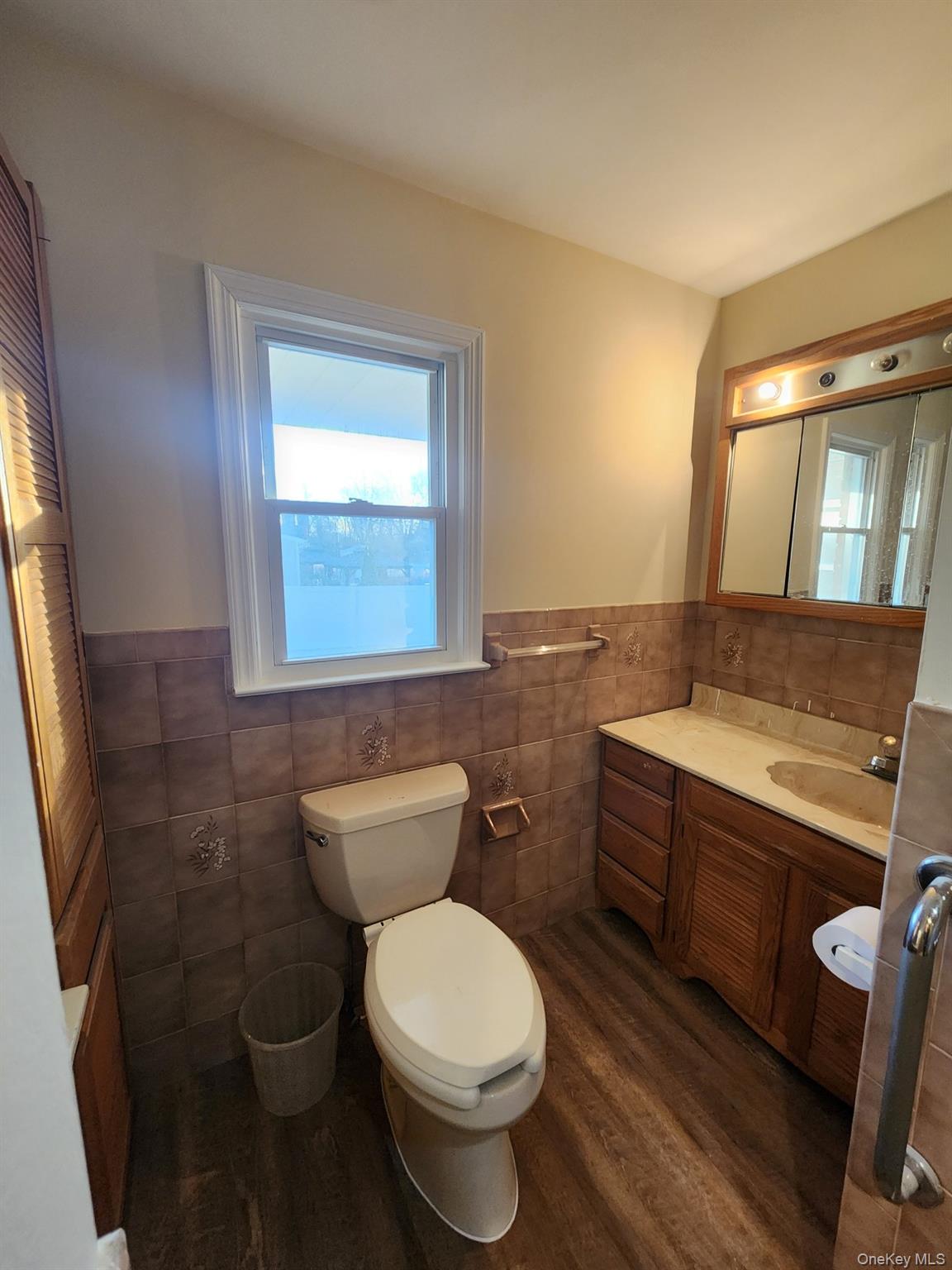 24 Poplar Place Bay Shore Bay Shore, NY 11706