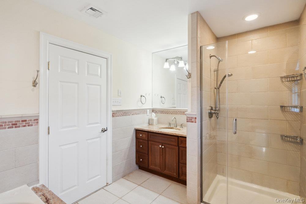 47 Syosset Circle Syosset Syosset, NY 11791