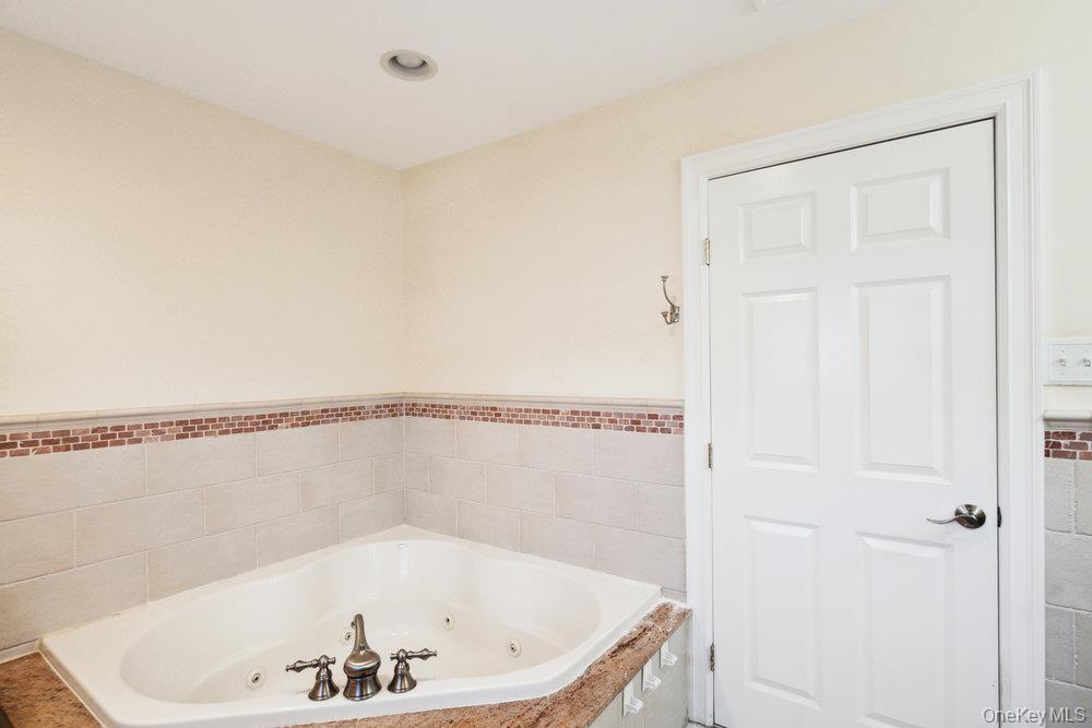 47 Syosset Circle Syosset Syosset, NY 11791