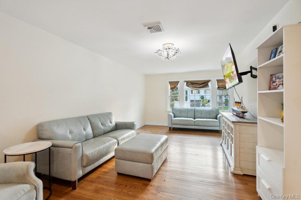 47 Syosset Circle Syosset Syosset, NY 11791