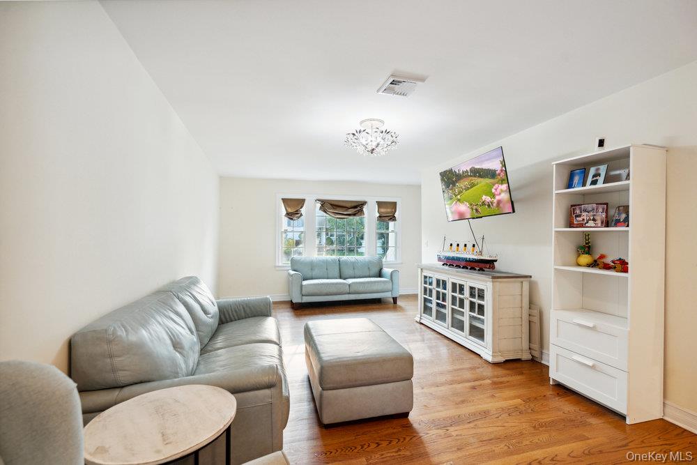 47 Syosset Circle Syosset Syosset, NY 11791