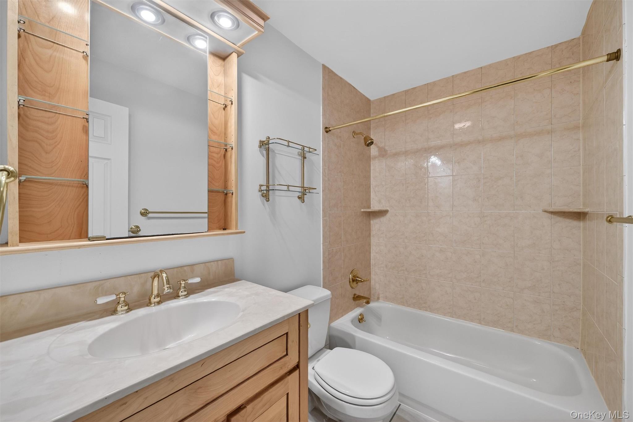 7 Briarcliff Drive S 13 Ossining Ossining, NY 10562