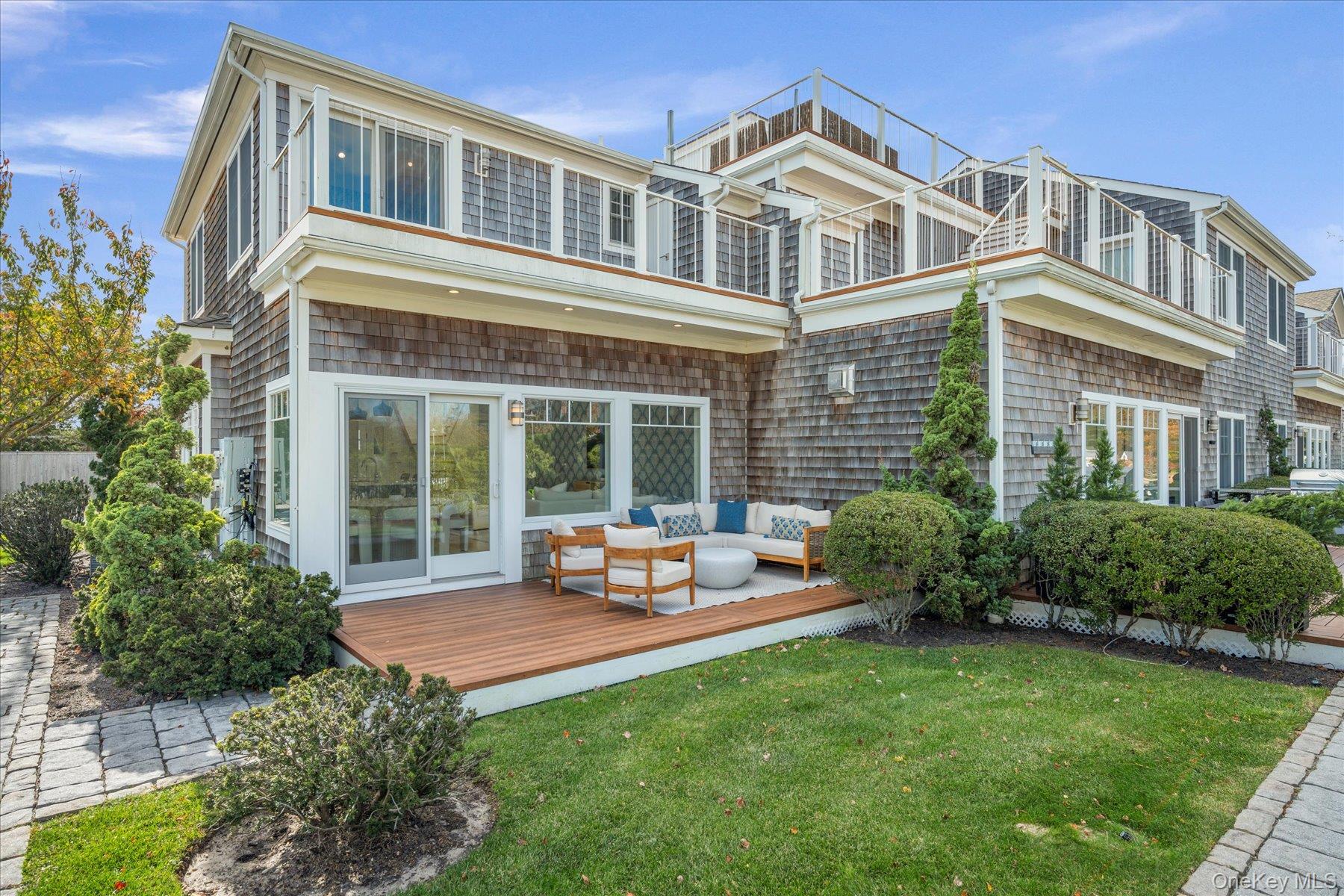 68 Foster Avenue 12 Hampton Bays Hampton Bays, NY 11946