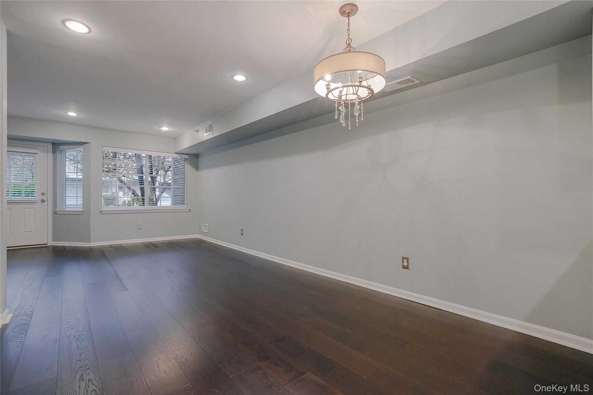 203 Park Ridge Lane White Plains White Plains, NY 10603