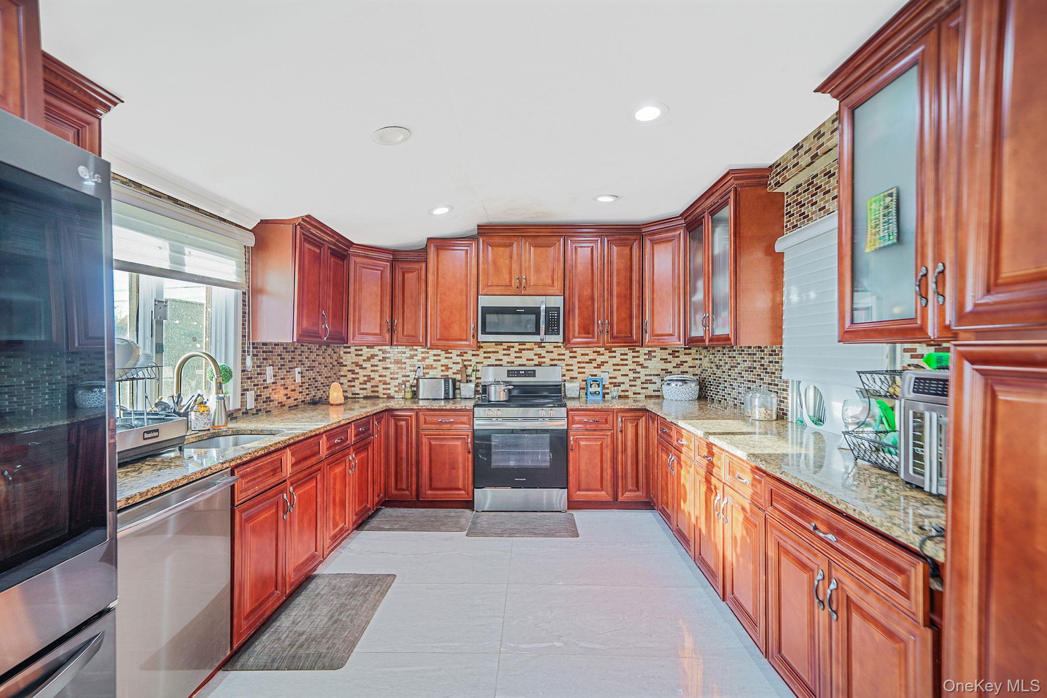 897 Washington Avenue Westbury Westbury, NY 11590