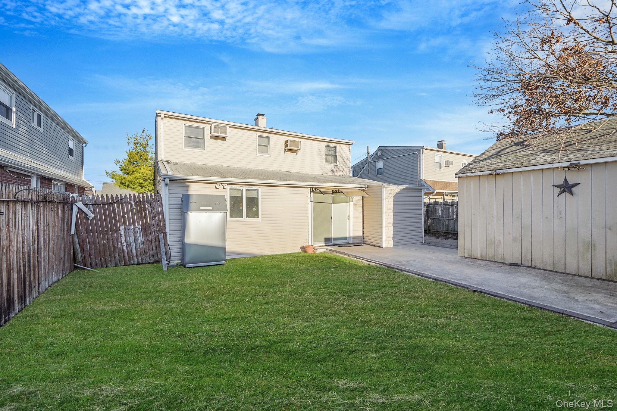 897 Washington Avenue Westbury Westbury, NY 11590