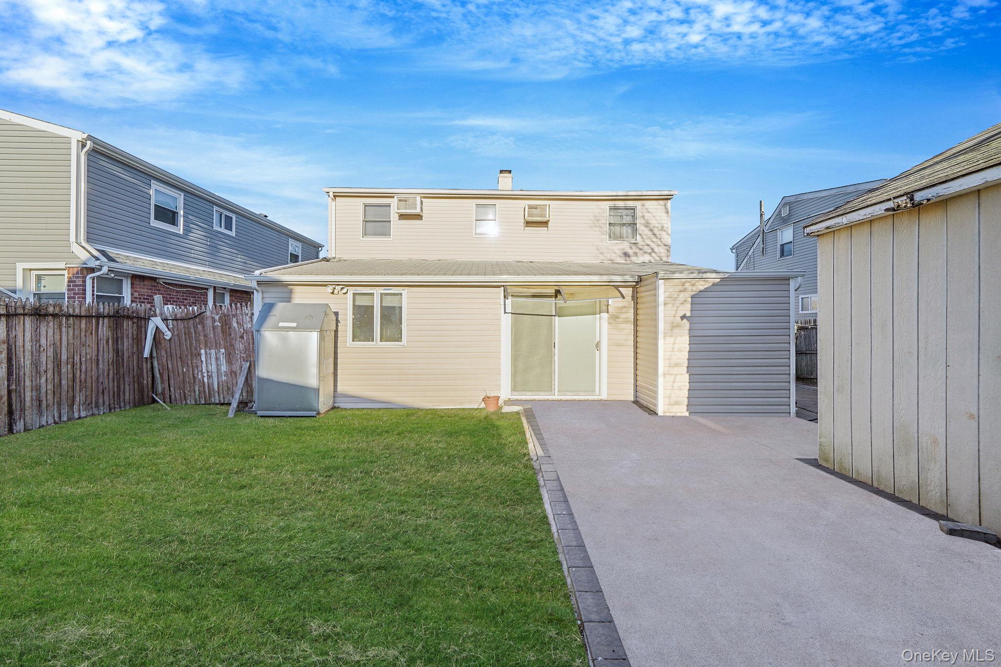 897 Washington Avenue Westbury Westbury, NY 11590