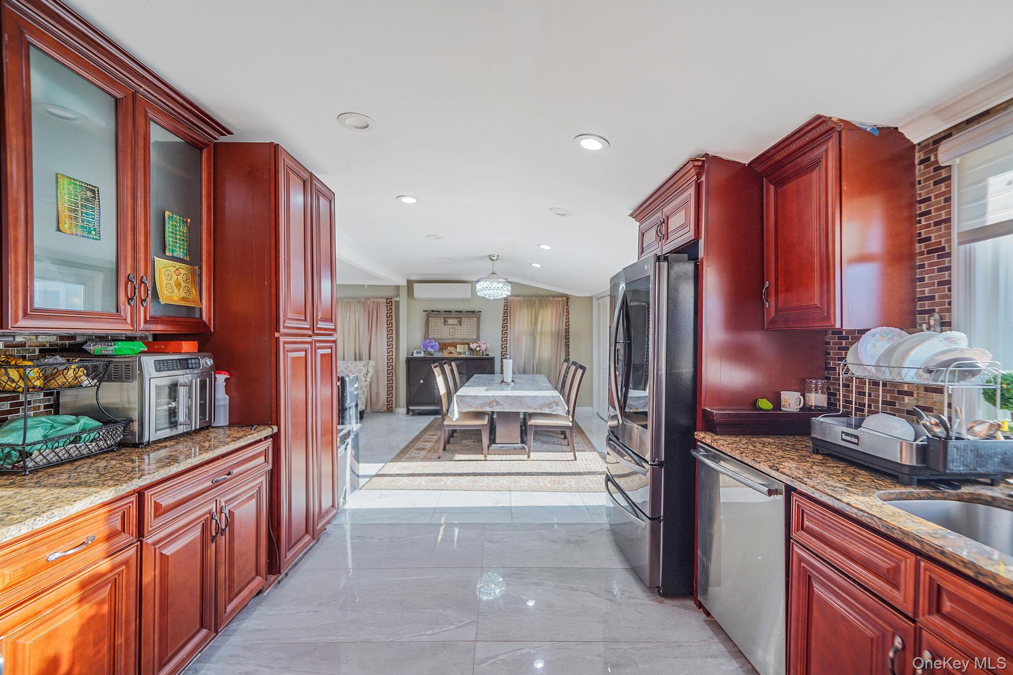 897 Washington Avenue Westbury Westbury, NY 11590