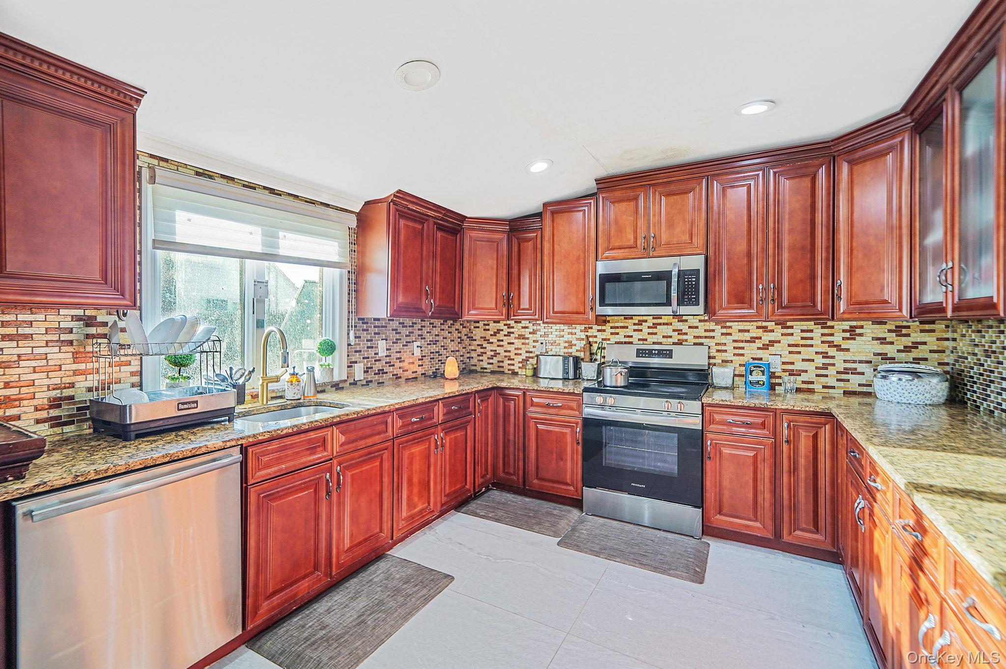 897 Washington Avenue Westbury Westbury, NY 11590