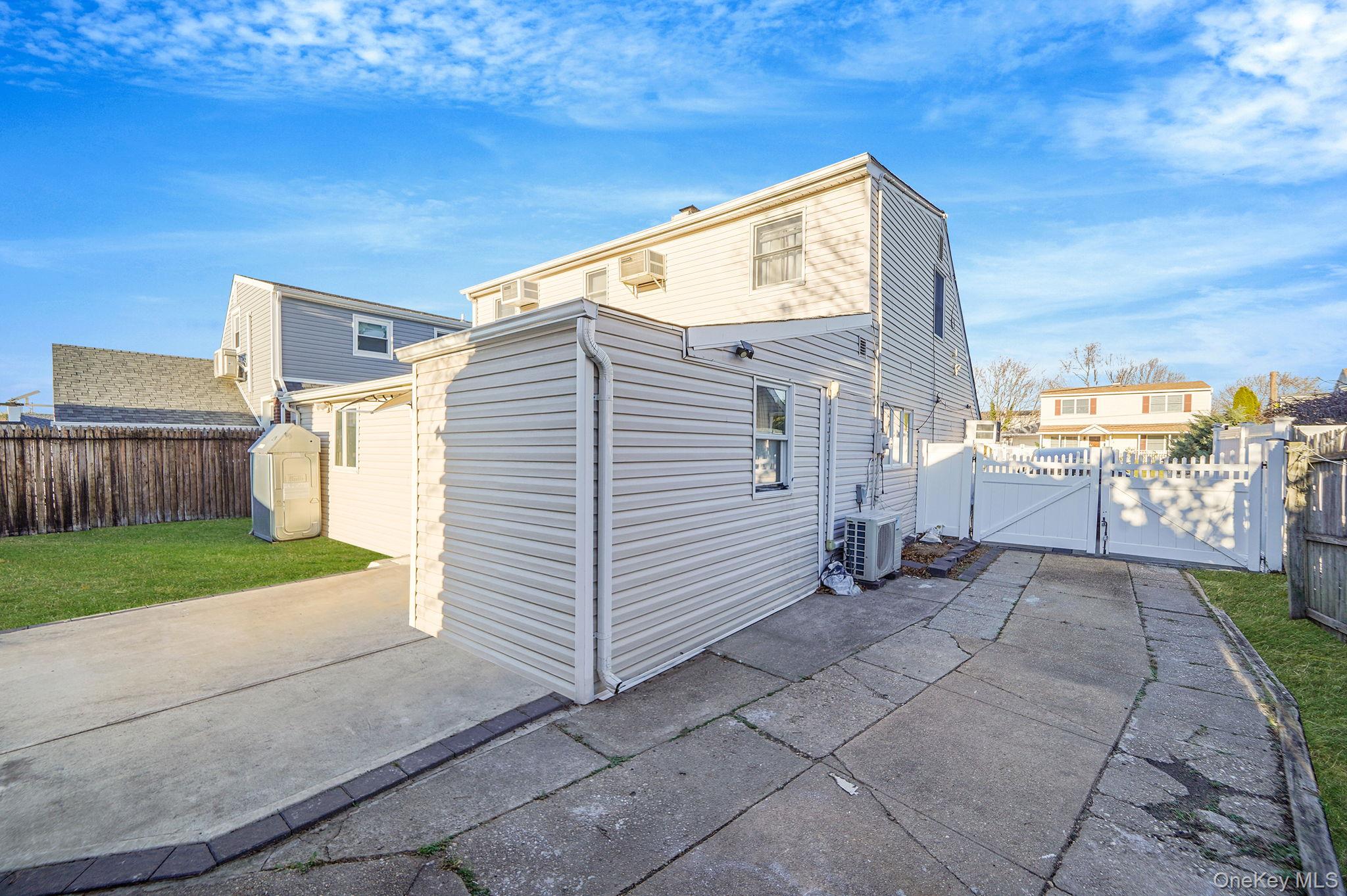 897 Washington Avenue Westbury Westbury, NY 11590