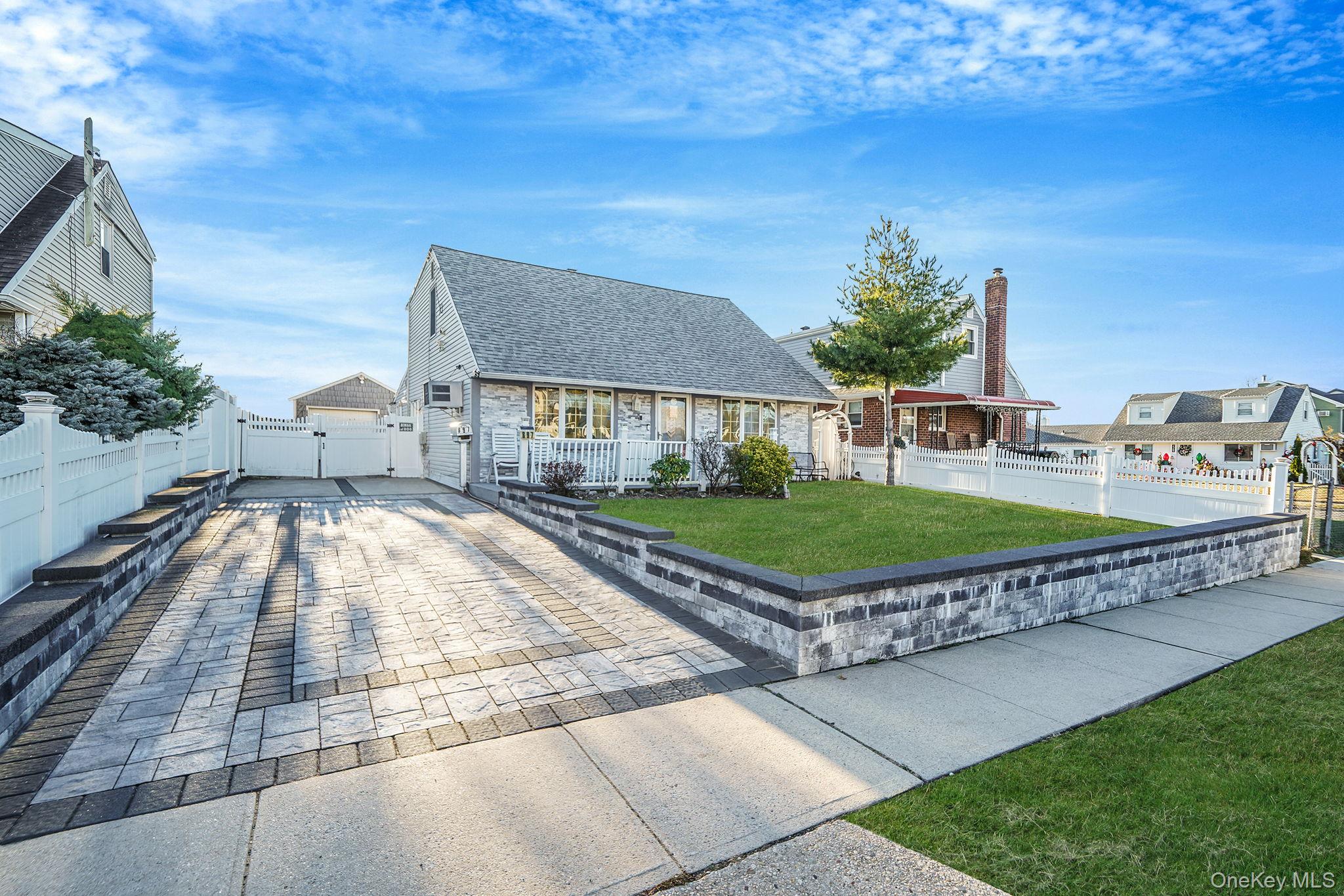 897 Washington Avenue Westbury Westbury, NY 11590