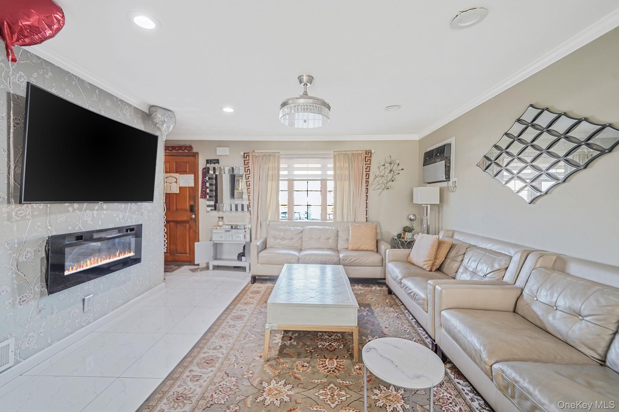 897 Washington Avenue Westbury Westbury, NY 11590