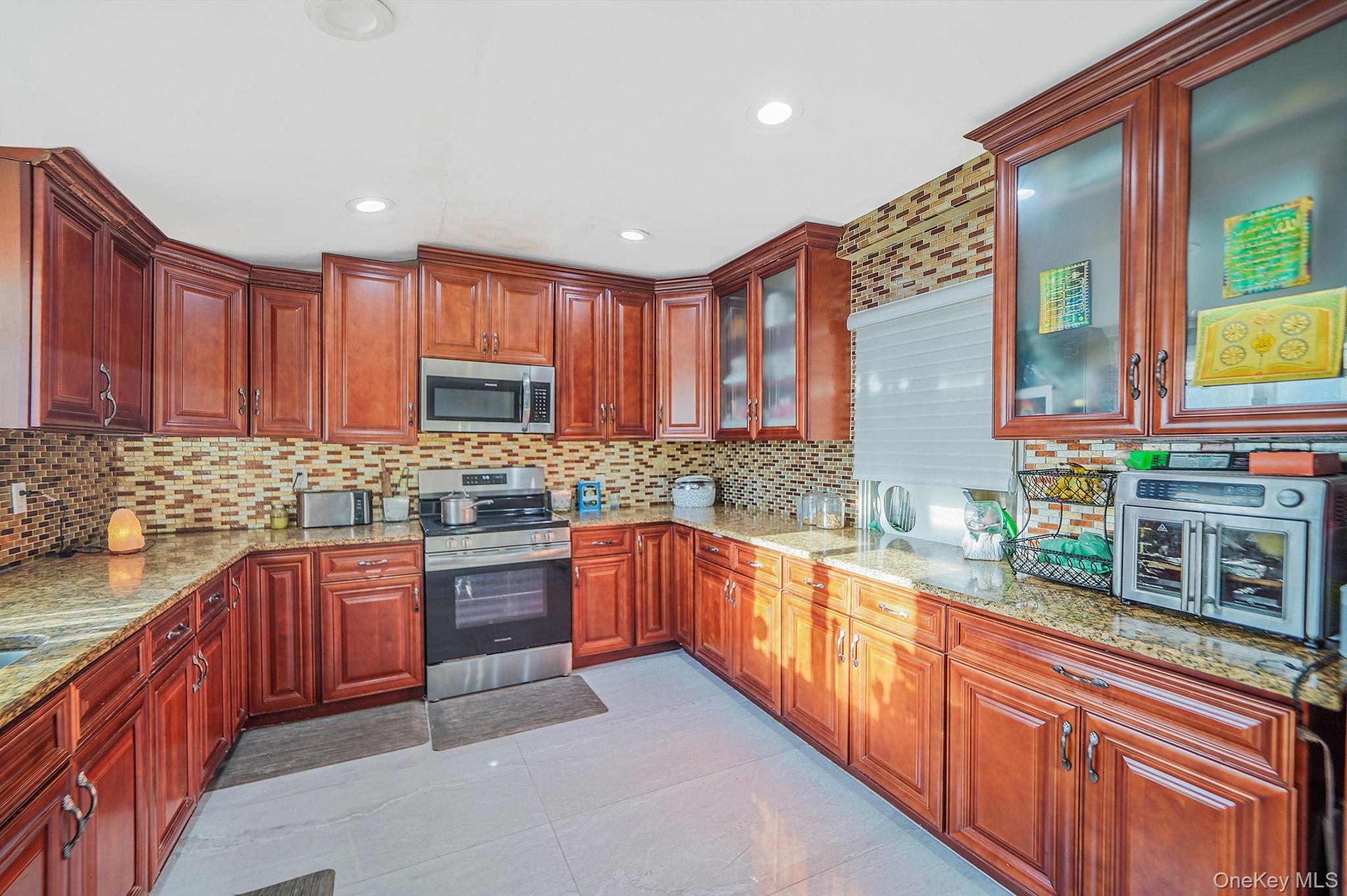 897 Washington Avenue Westbury Westbury, NY 11590