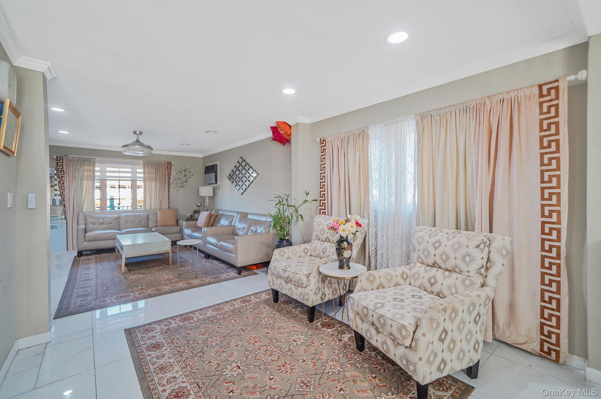 897 Washington Avenue Westbury Westbury, NY 11590