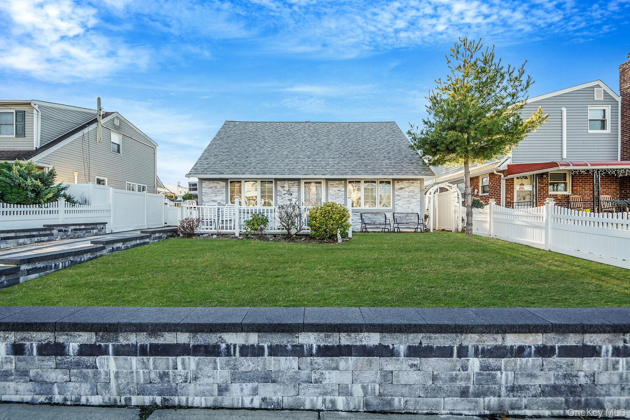 897 Washington Avenue Westbury Westbury, NY 11590