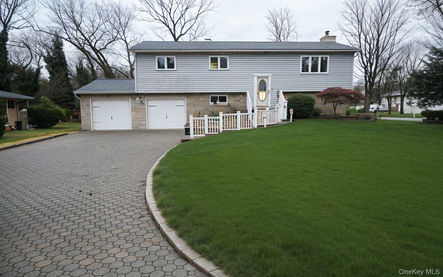 27 Heron Lane Commack Commack, NY 11725