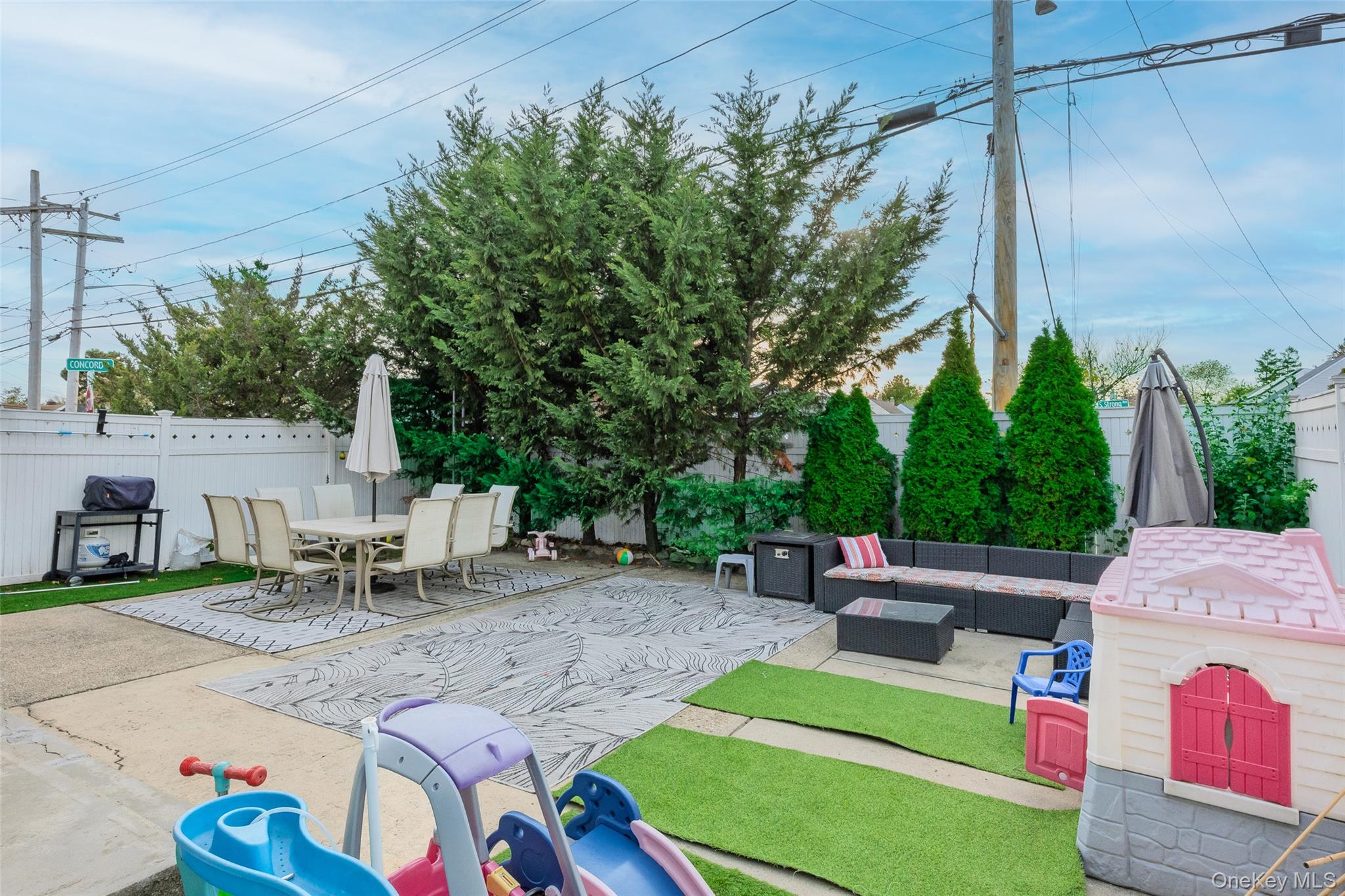 398 Concord Avenue Lindenhurst Lindenhurst, NY 11757