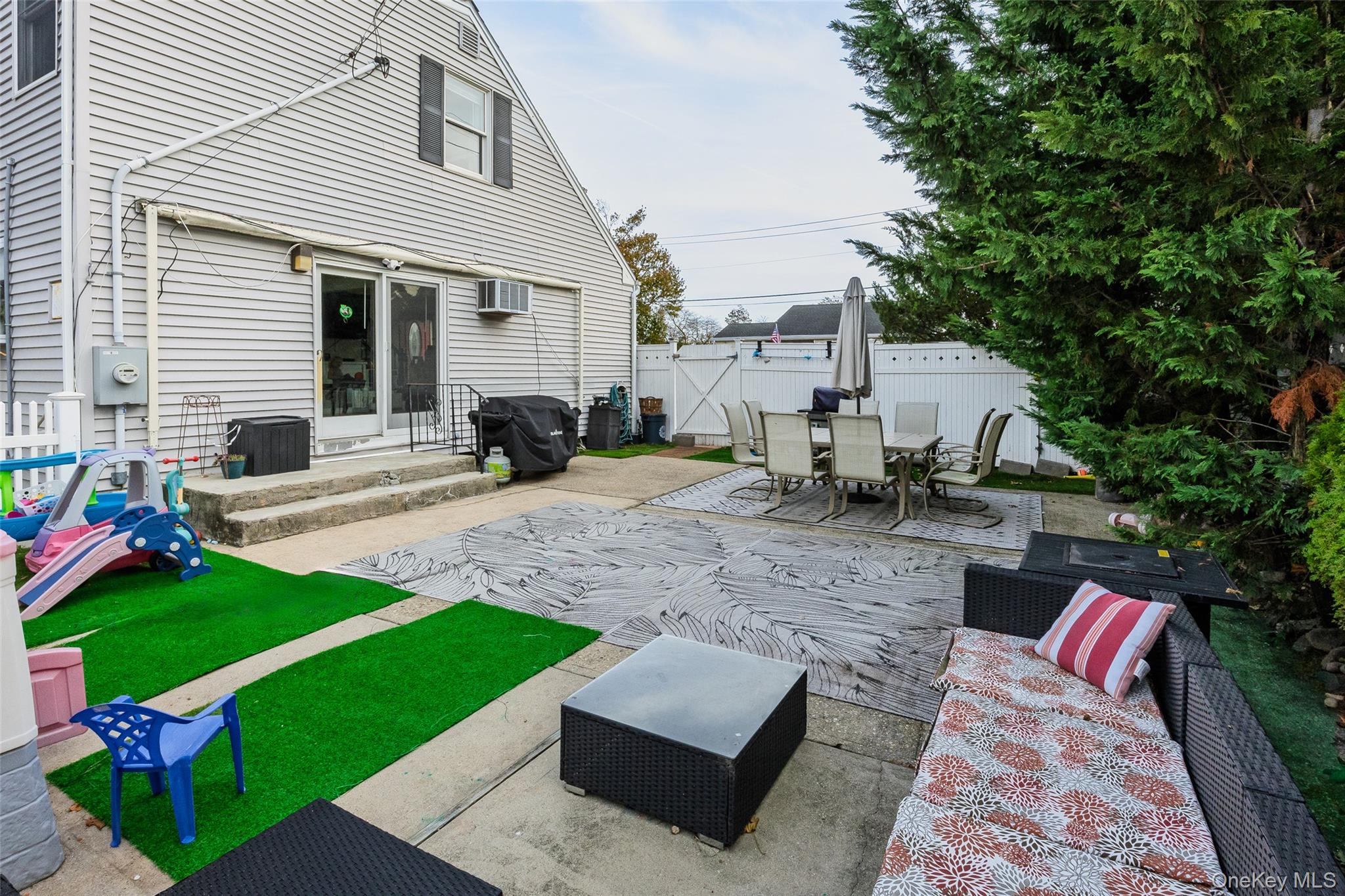 398 Concord Avenue Lindenhurst Lindenhurst, NY 11757