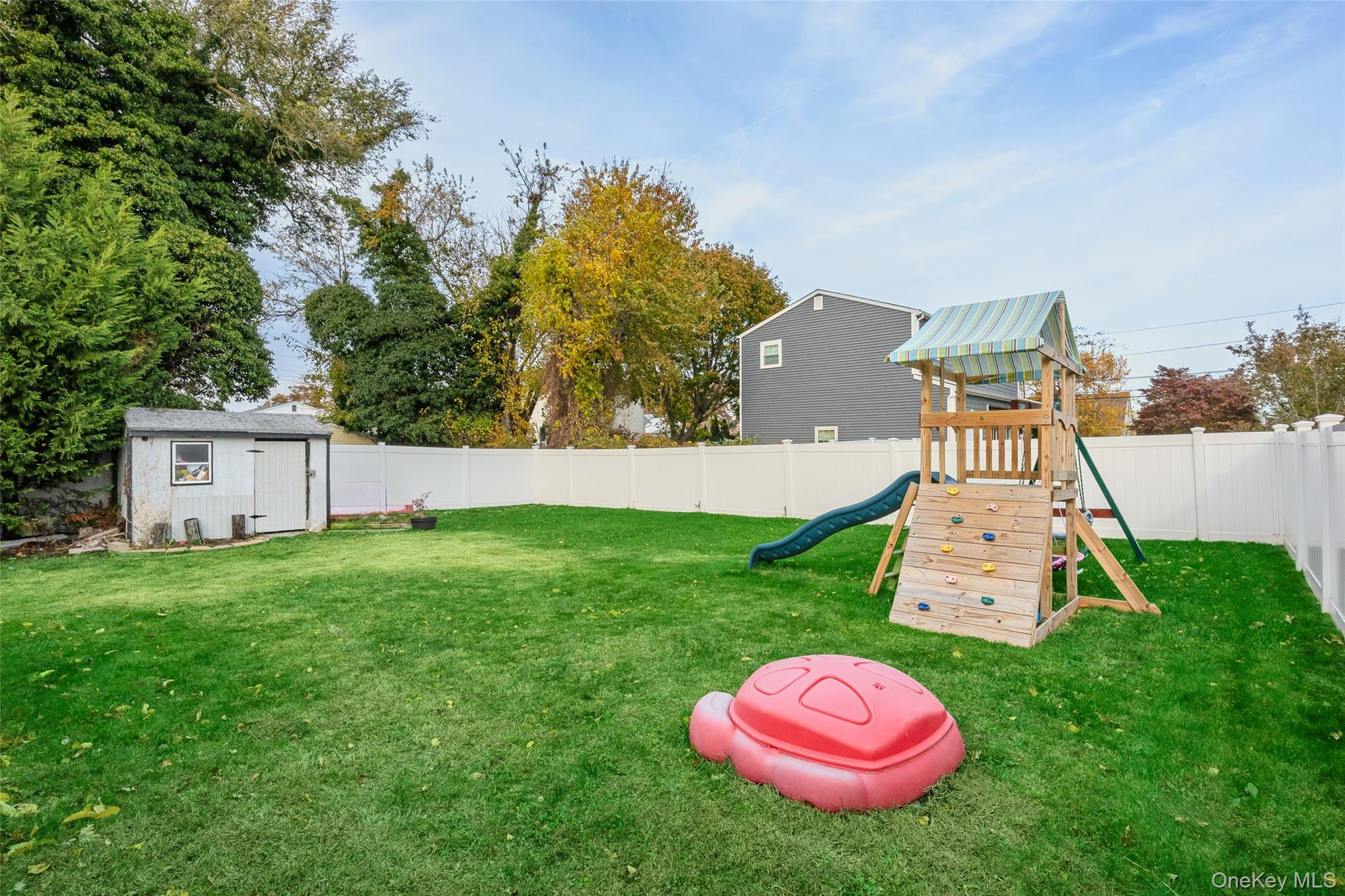 398 Concord Avenue Lindenhurst Lindenhurst, NY 11757