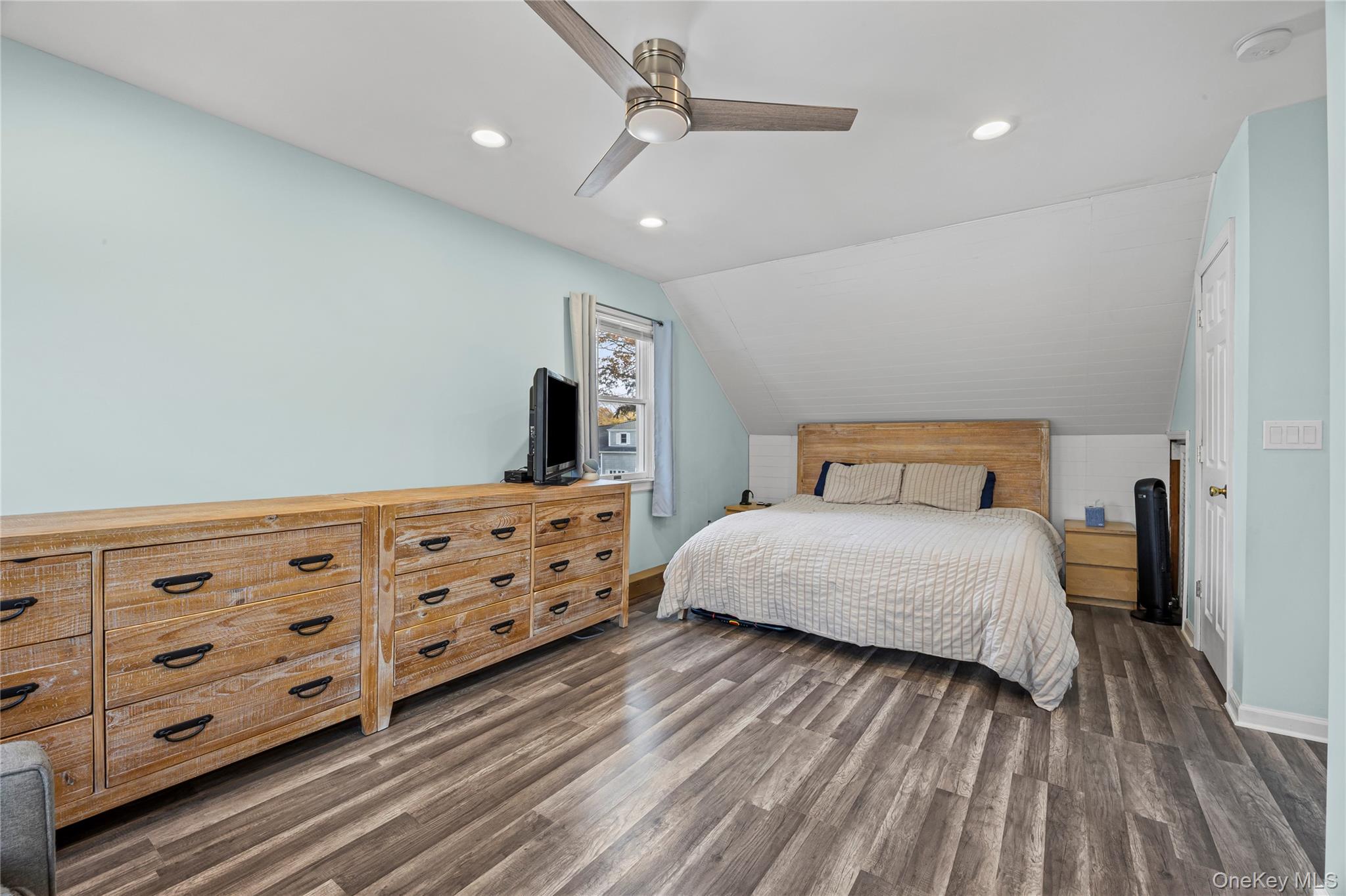 398 Concord Avenue Lindenhurst Lindenhurst, NY 11757