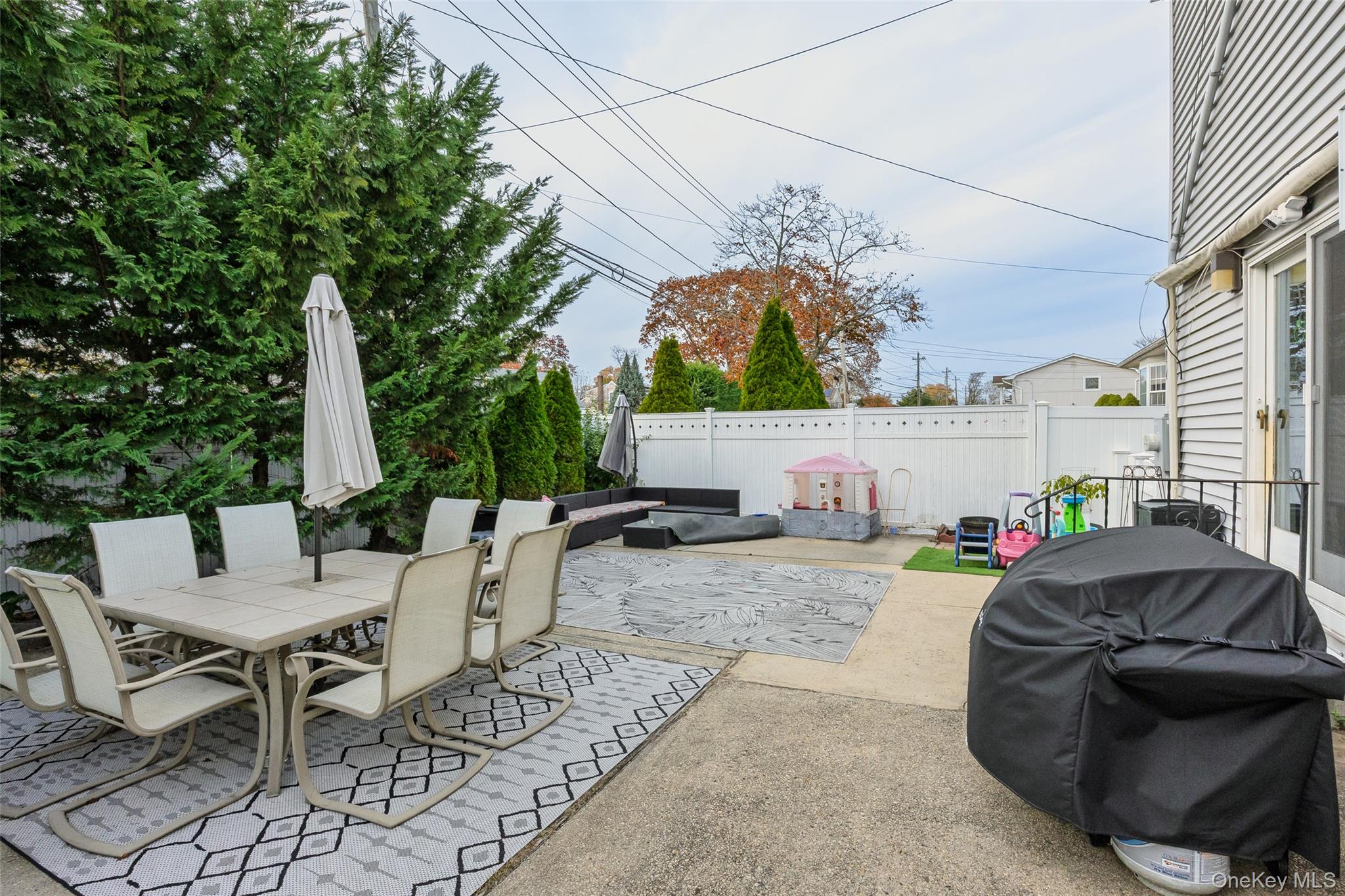 398 Concord Avenue Lindenhurst Lindenhurst, NY 11757